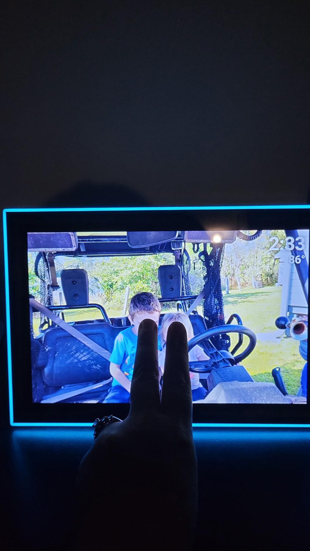 32GB FRAMEO 10.1 Inch Smart WiFi Digital Photo Frame 1280x800 IPS LCD Touch Screen, Auto-Rotate Portrait and Landscape, Built in 32GB Memory, Share Moments Instantly via Frameo App from Anywhere customer photo 2