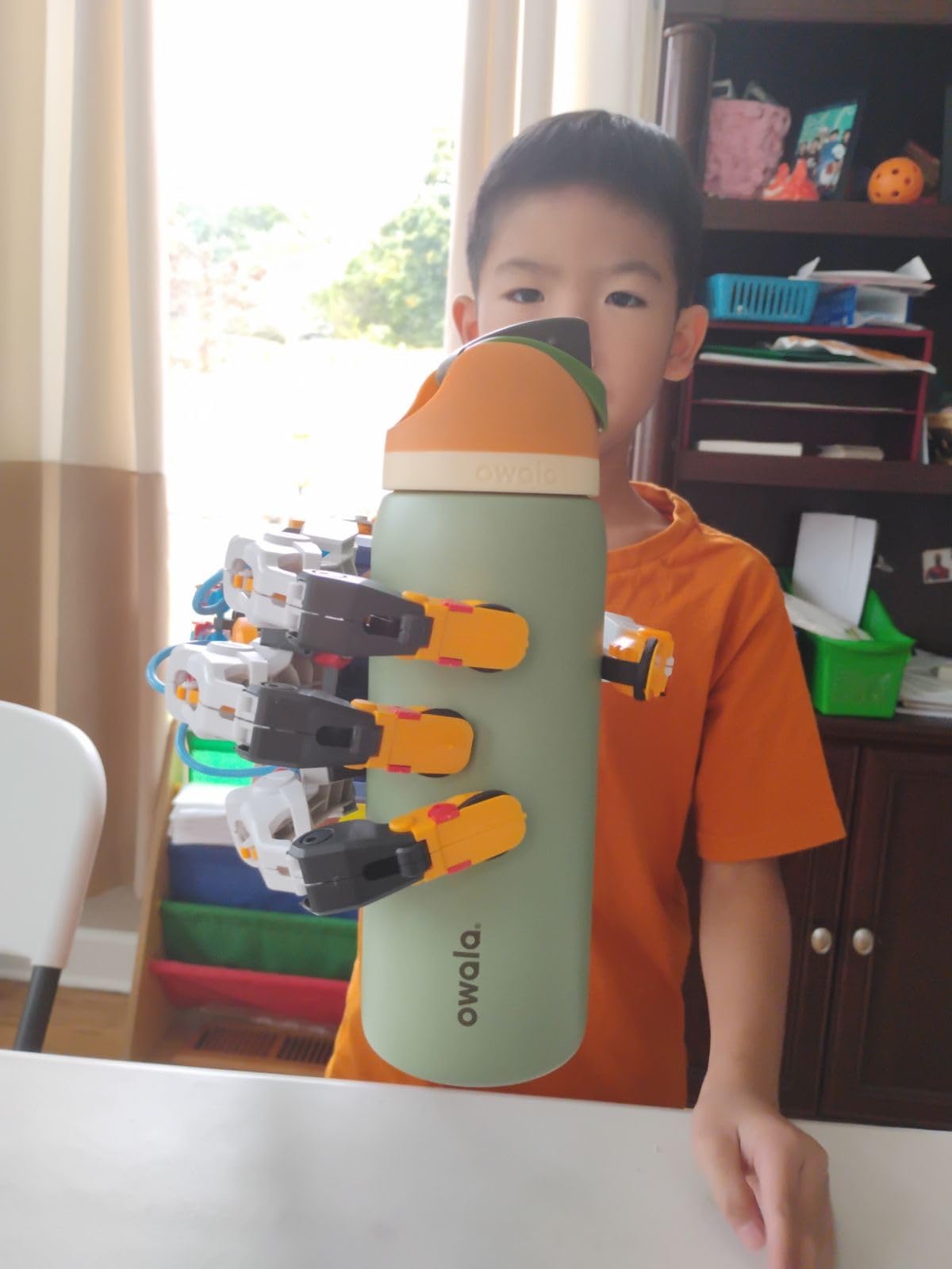 Thames & Kosmos Mega Cyborg Hand STEM Experiment Kit | Build Your Own GIANT Hydraulic Amazing Gripping Capabilities Adjustable for Different Sizes Learn Pneumatic Systems customer photo 1