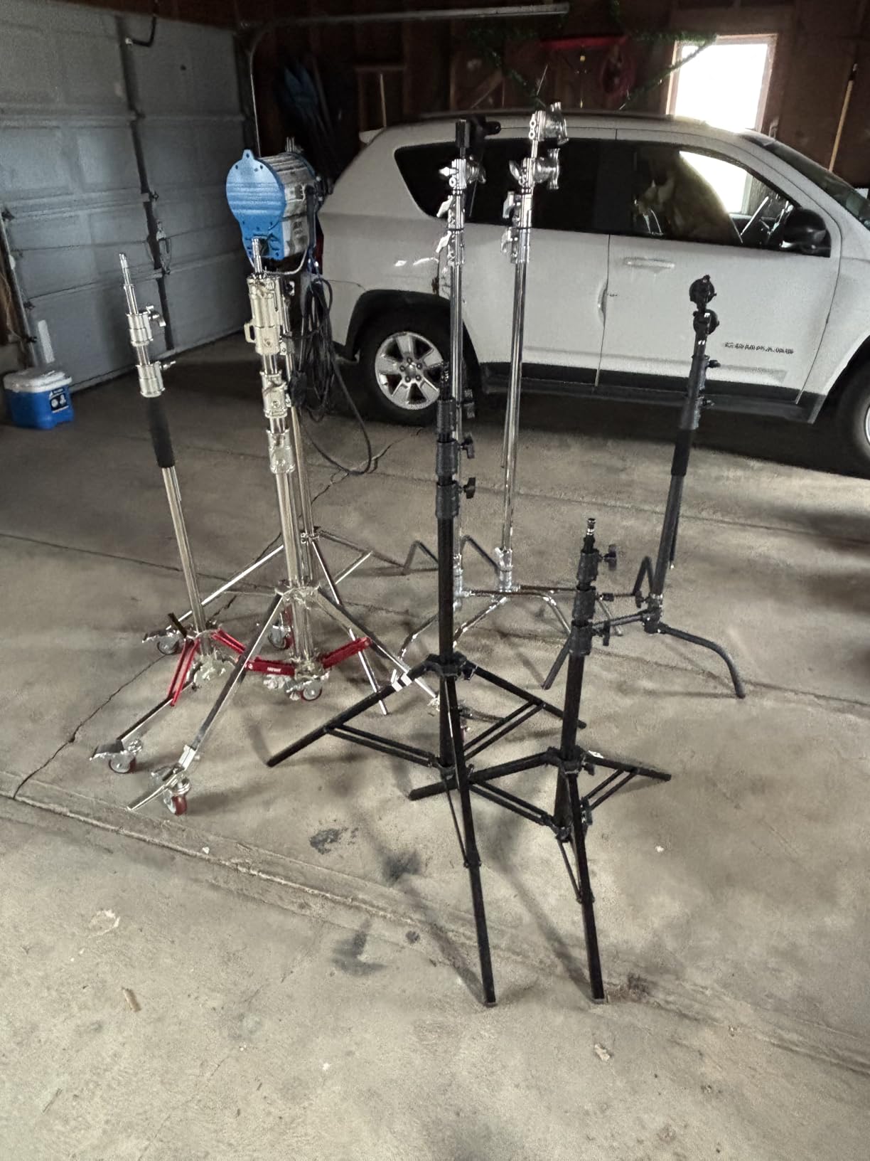 NEEWER Heavy Duty Light Stand with Casters, 100% Stainless Steel Tripod customer photo 1