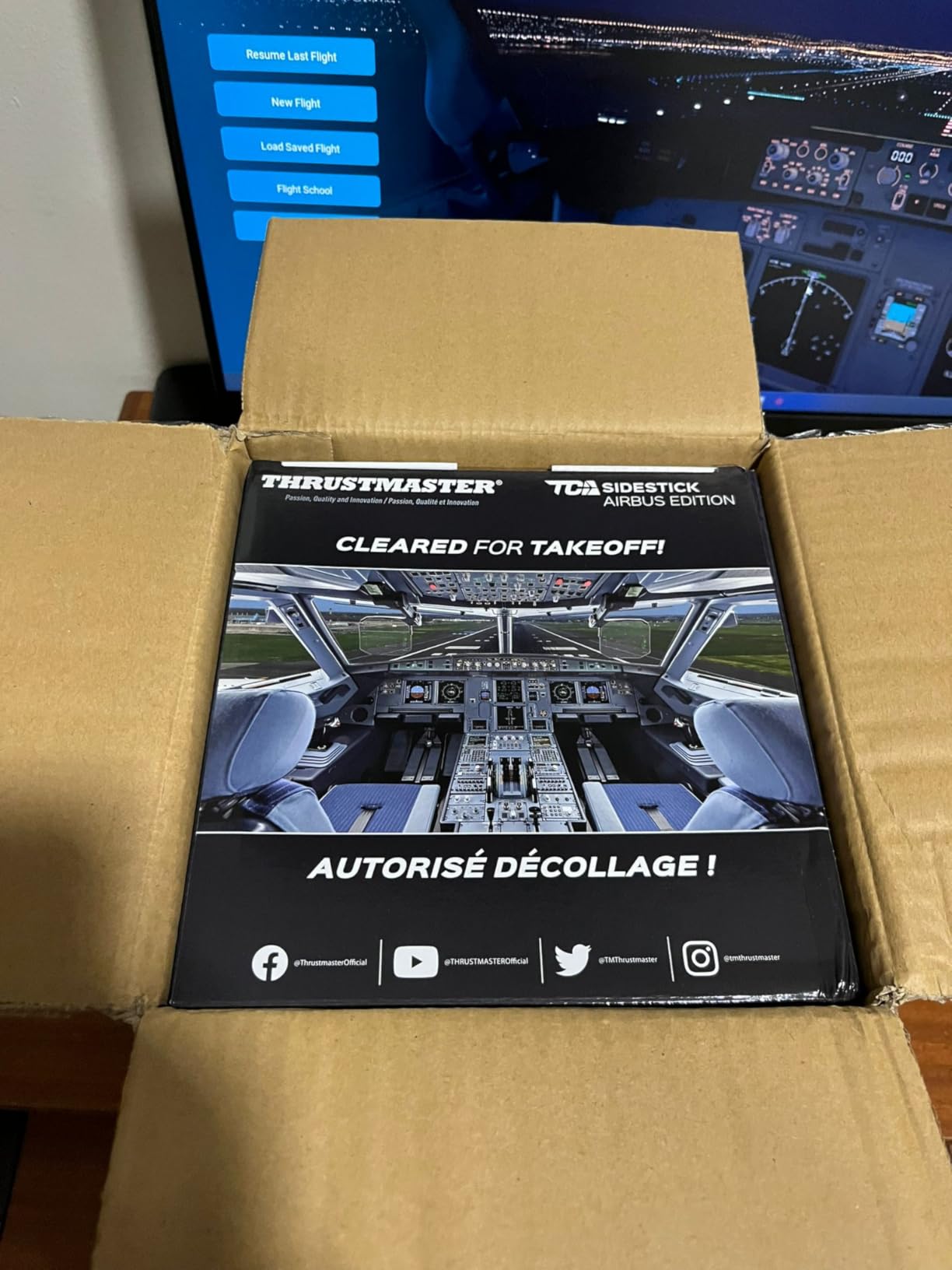 Thrustmaster TCA Sidestick Airbus Edition Flight Sim Joystick - PC | A320 1:1 replica, drift-free magnetic sensor, 17 mappable action buttons, built-in throttle, thrust reverser, Hall sensor customer photo 2