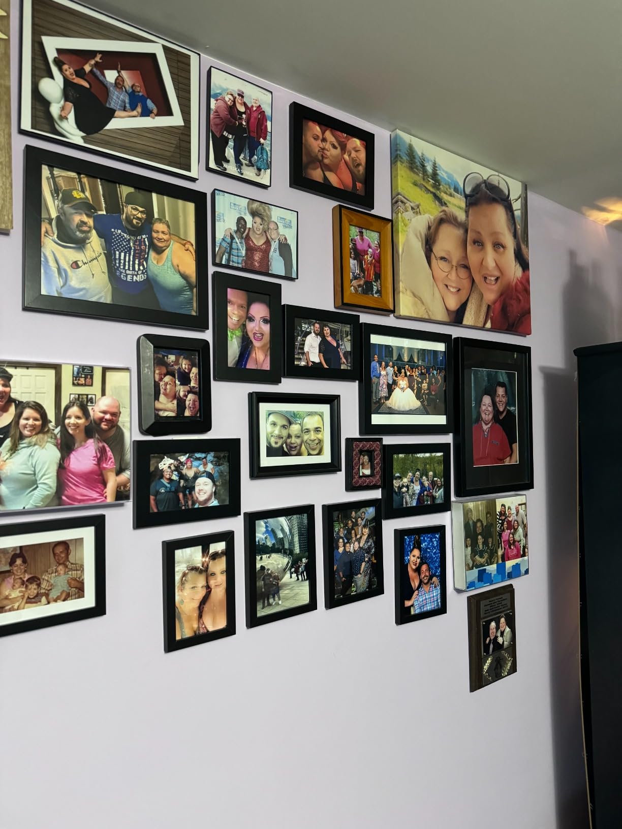 HappyHapi 4x6 Picture Frame Set of 10, Wall or Tabletop Display, Black customer photo 2