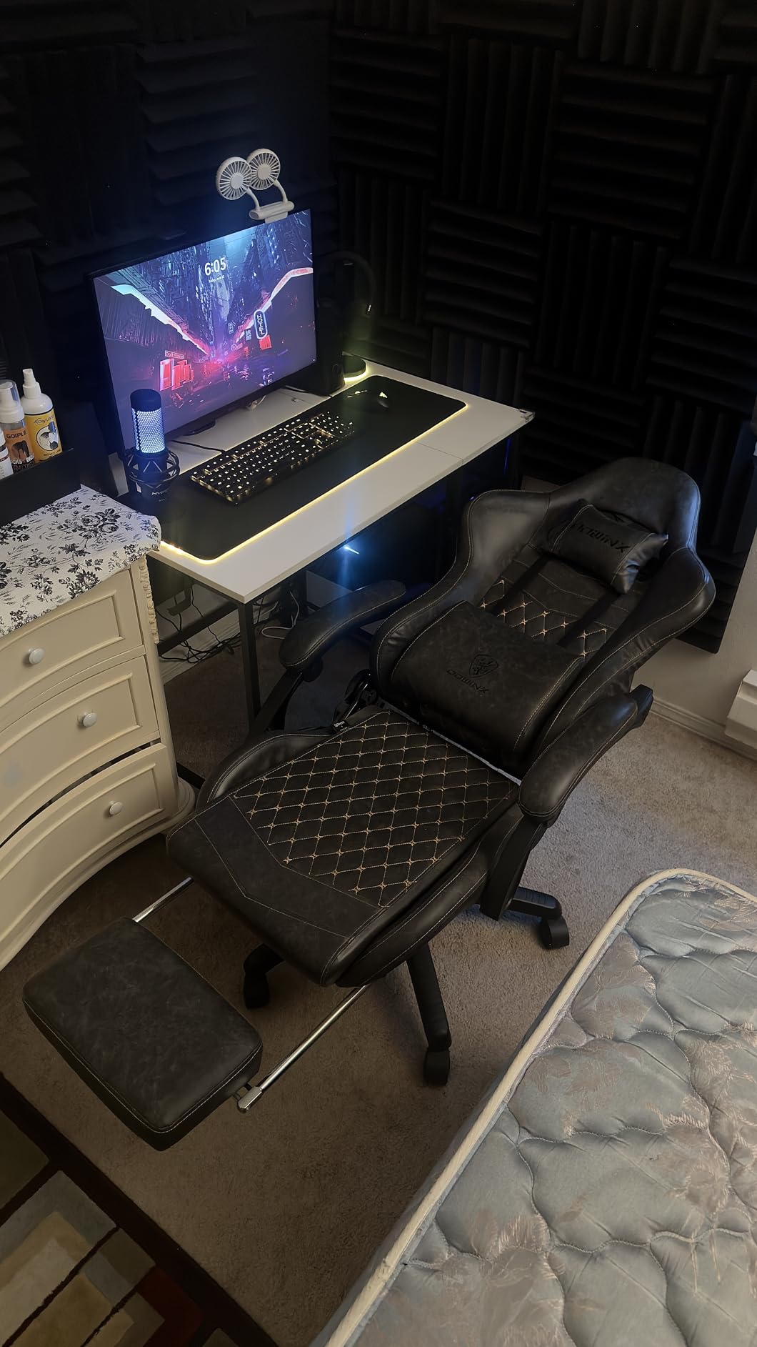 Dowinx Big & Tall Vintage Gaming Chair for Adults, 400 lb Capacity Heavy Duty Ergonomic Computer Chair with Massage Lumbar, Footrest & Easy Side Recline, Red customer photo 1