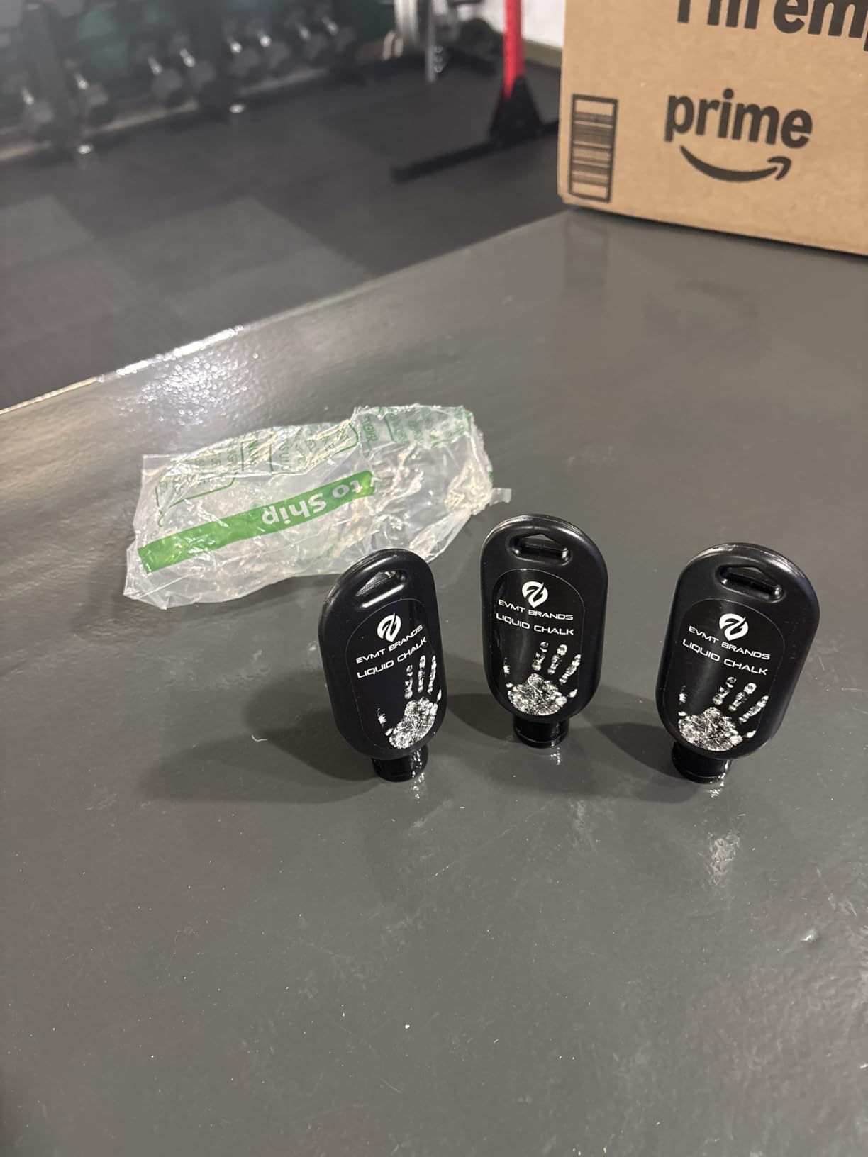 EVMT Brands Liquid Chalk, Mess Free Gym Chalk for Weightlifting, Gymnastics, Rock Climbing, Dancing. Sweat Resistant and Long Lasting for Stronger Grip. customer photo 1