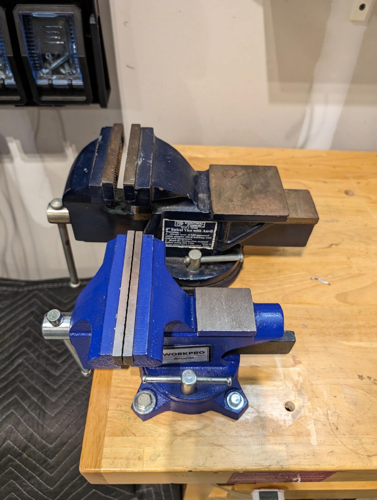 WORKPRO Bench Vise, 4-1/2