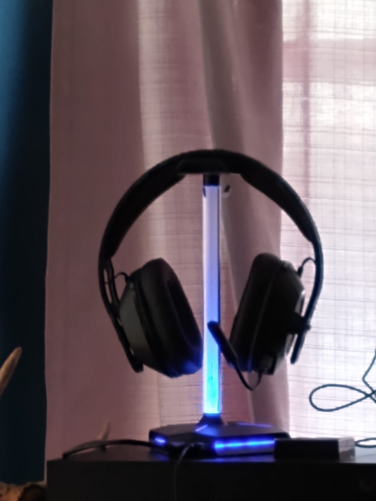 cozoo Desk headset stand Touch RGB Light Stand 4 Color Modes 2 USB Black customer photo 1