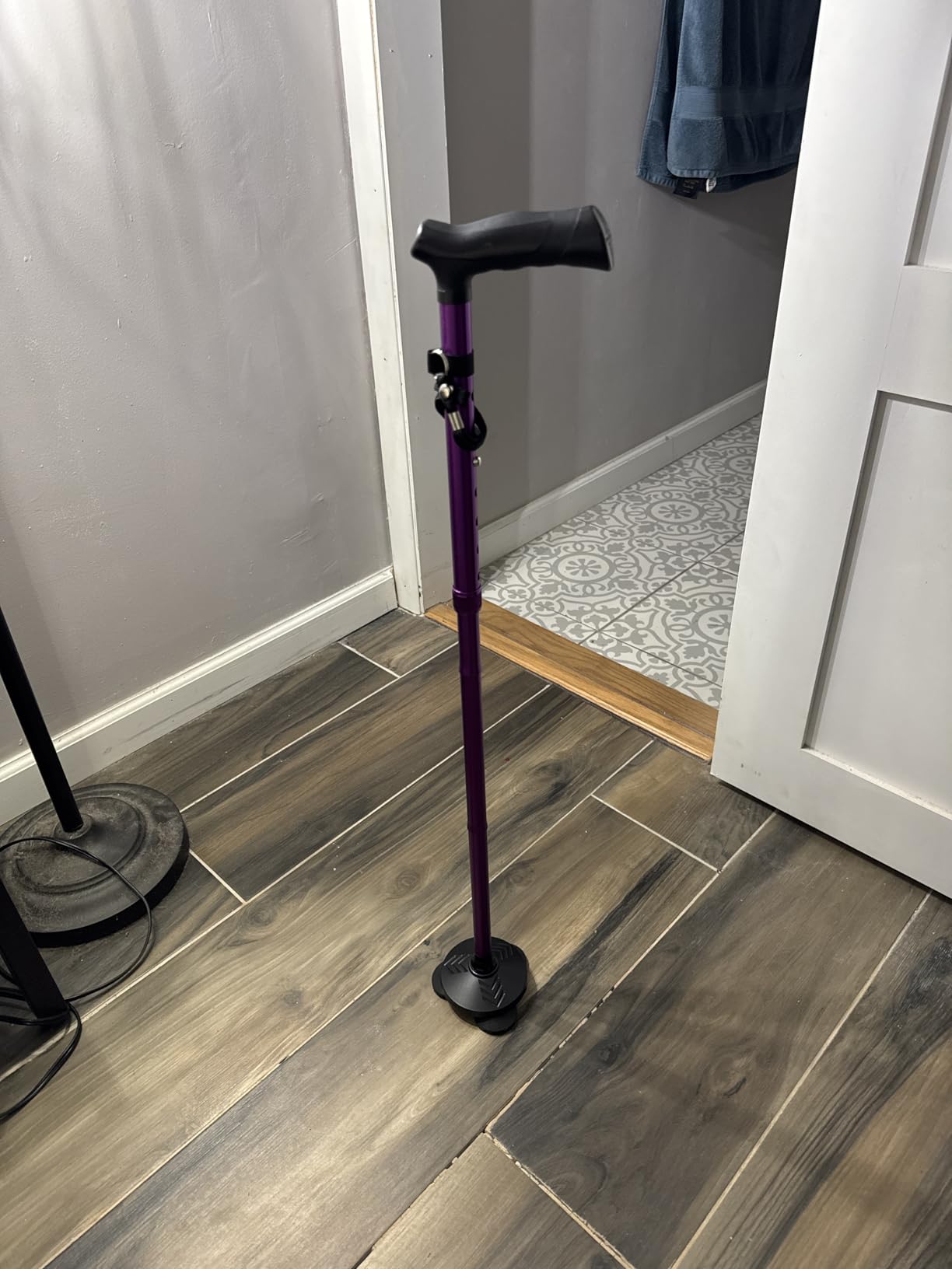 HONEYBULL Walking Cane for Men & Women, Foldable Free Standing Cane | Adjustable Height, Collapsible Design, Heavy-Duty, Pivot Base for Stable Support, Ergonomic Handle customer photo 1