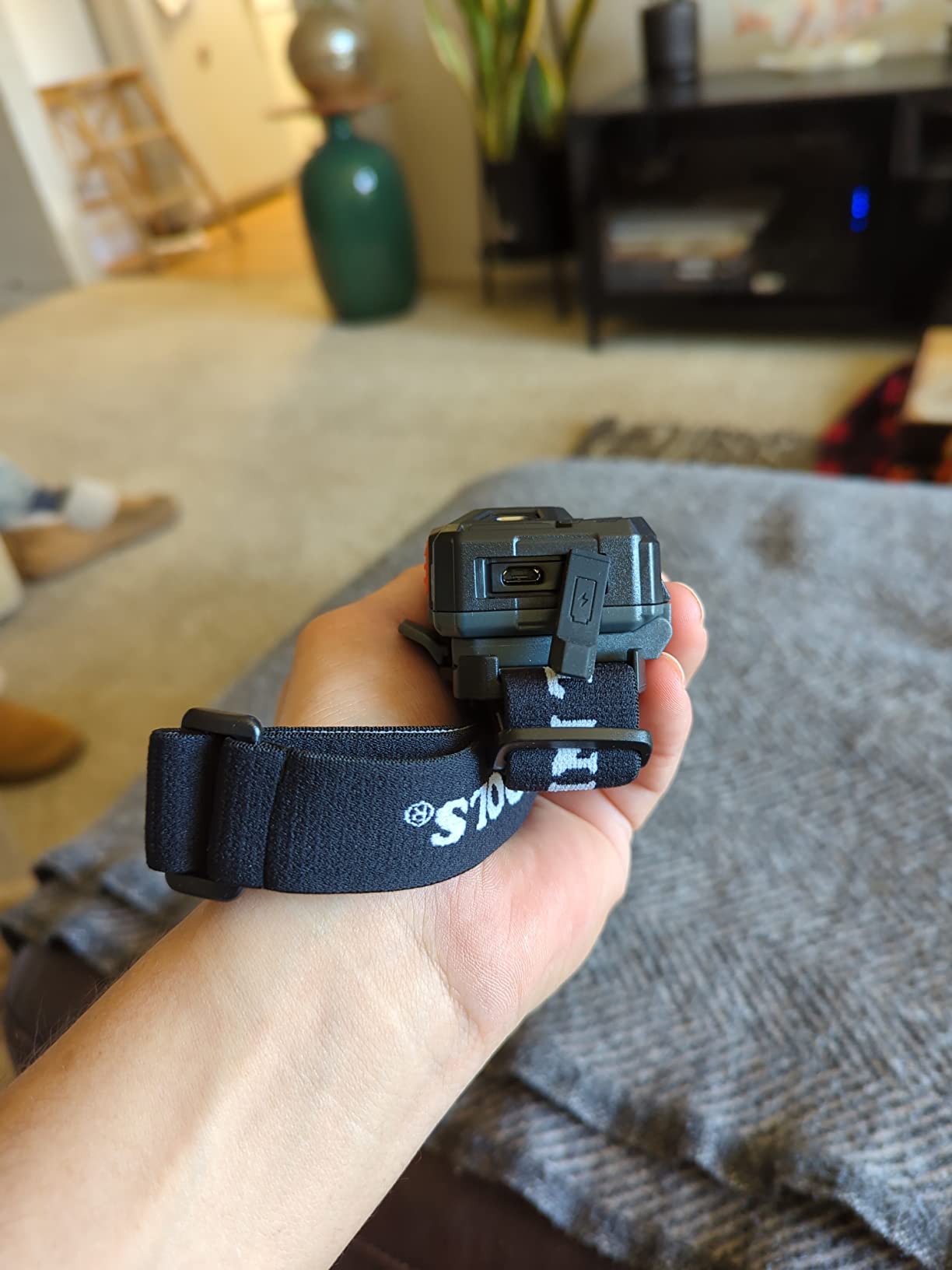 Klein Tools 56048 Rechargeable LED Headlamp, Adjustable Fabric Strap, 400 LMS, All-Day Runtime, for Work, Running, Outdoor Hiking customer photo 1