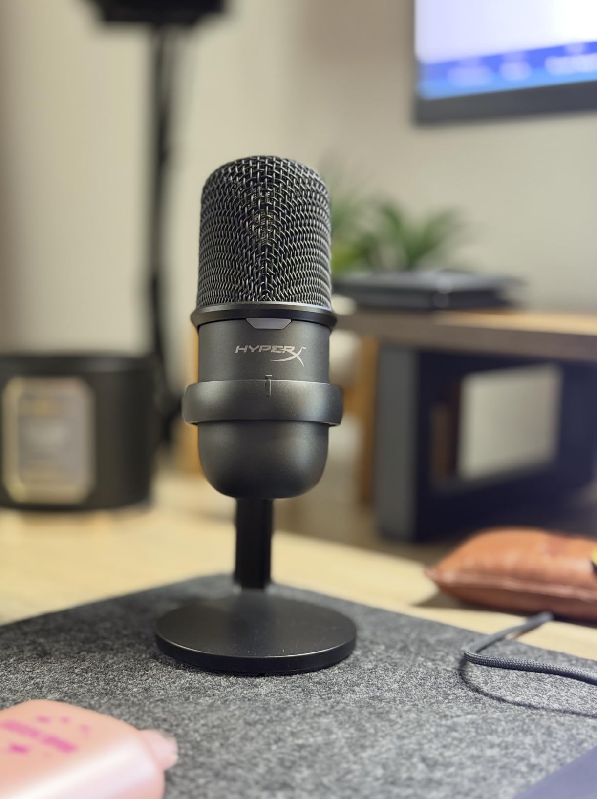 HyperX SoloCast – USB Condenser Gaming Microphone, for PC, PS4, PS5 and Mac, Tap-to-Mute Sensor, Cardioid Polar Pattern, great for Streaming, Podcasts, Twitch, YouTube, Discord,Black customer photo 2