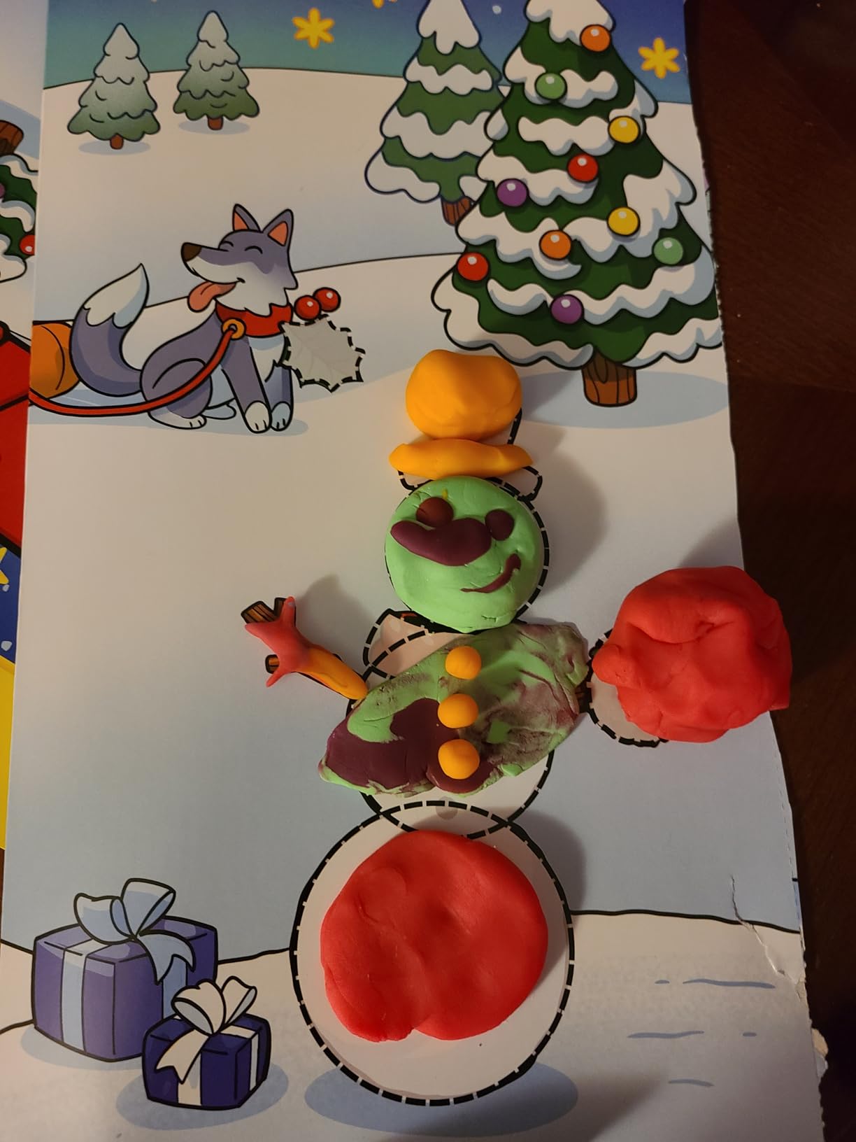 Play-Doh Advent Calendar Toy for Kids 3 Years and Up with Over 24 Surprise Accessories, Playmats, and 24 Cans, Assorted Colors, Non-Toxic customer photo 2