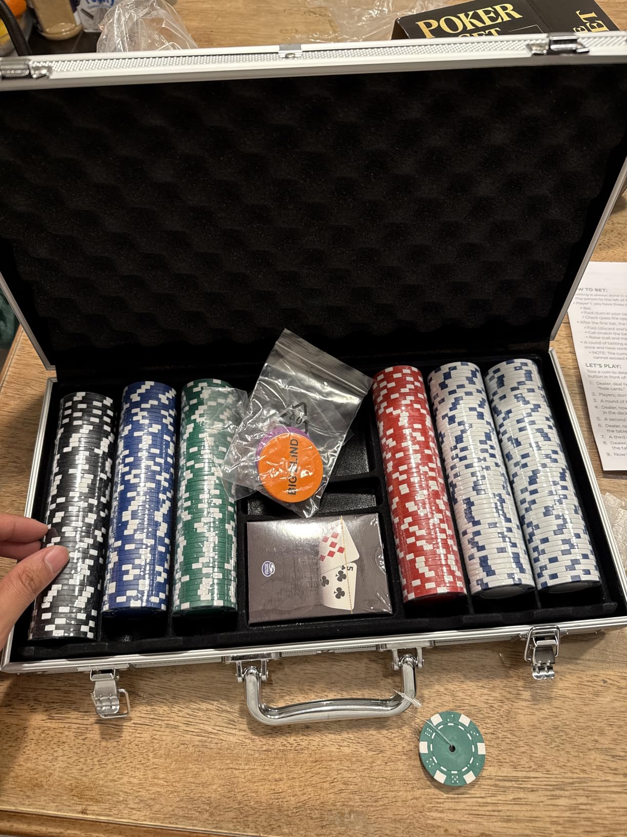 Spin Master Games 300-Piece Casino Poker Set in Metal Case Classic Game customer photo 2