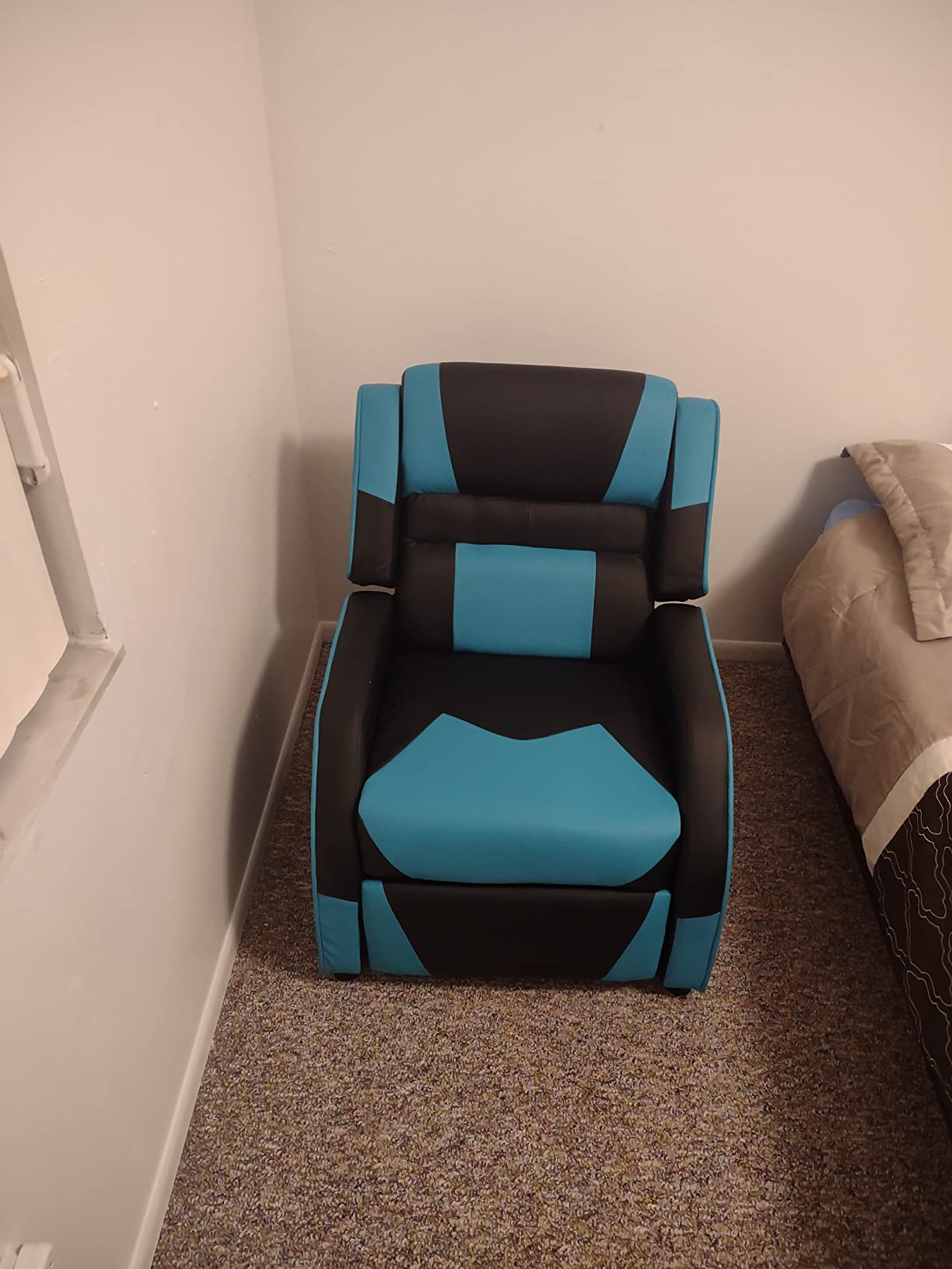 Giantex Kids Recliner, Gaming Recliner Chair with Footrest, Headrest & Lumbar Support, Ergonomic Leather Lounge Chair Toddler Furniture, Adjustable Racing Style Recliner Sofa for Boys Girls, Blue customer photo 1