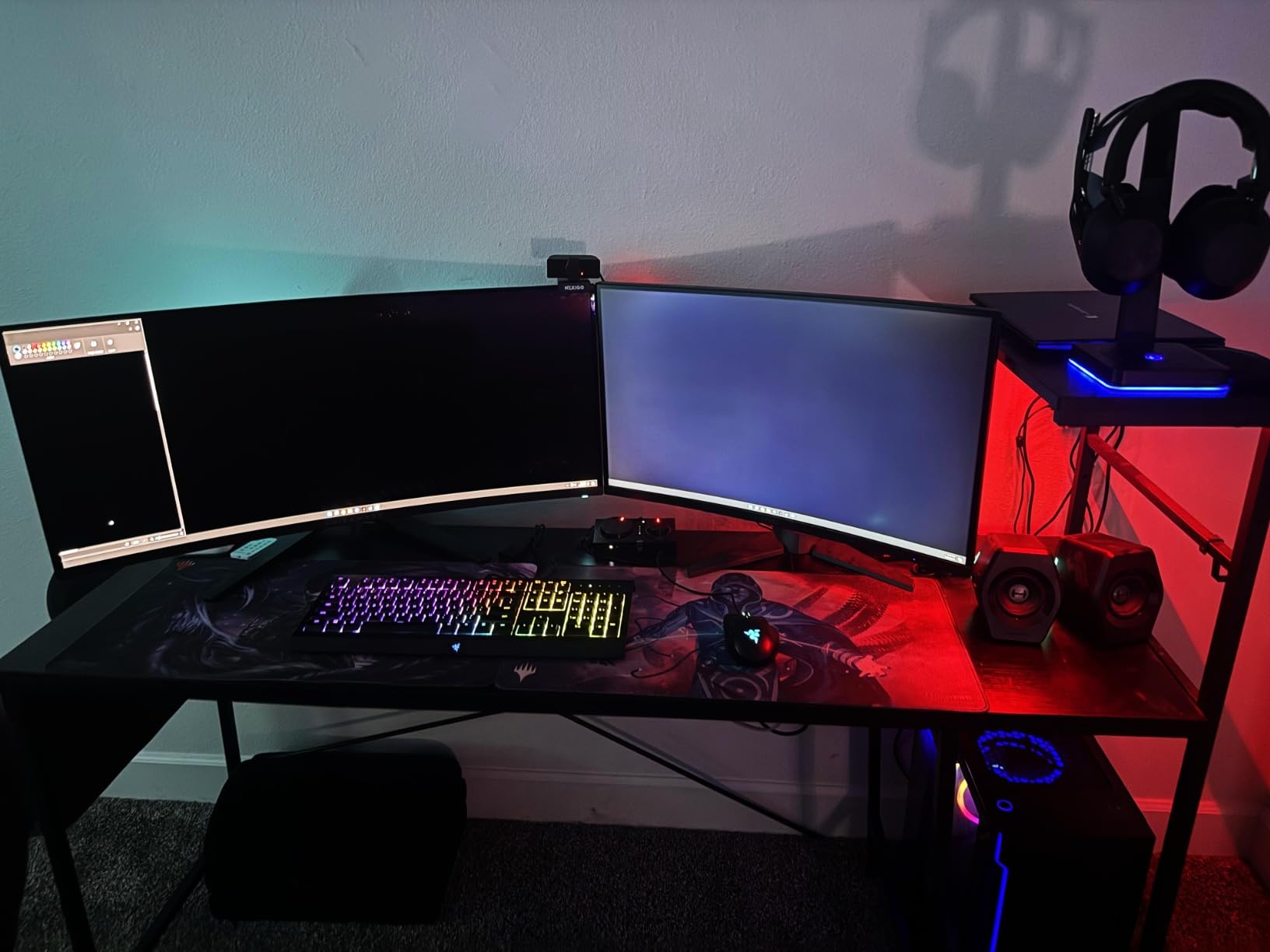 RGB Gaming Headset Stand with 2 USB Ports, Game Headphone Mount for PC, Xbox One, PS4, Switch, Earphone Holder Hanger, Great for Gaming Stations, Fancy Desk Gamer Accessories, Black customer photo 2