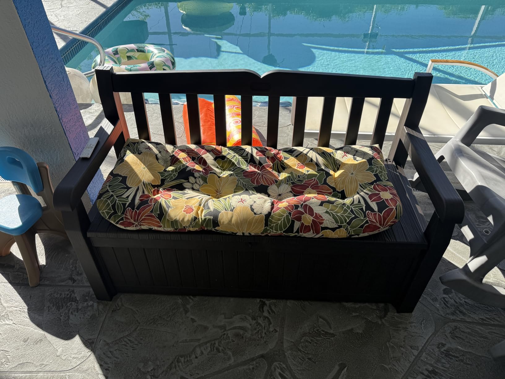 Keter Solana 70 Gal Outdoor Storage Bench for Patio and Pool Accessories customer photo 2