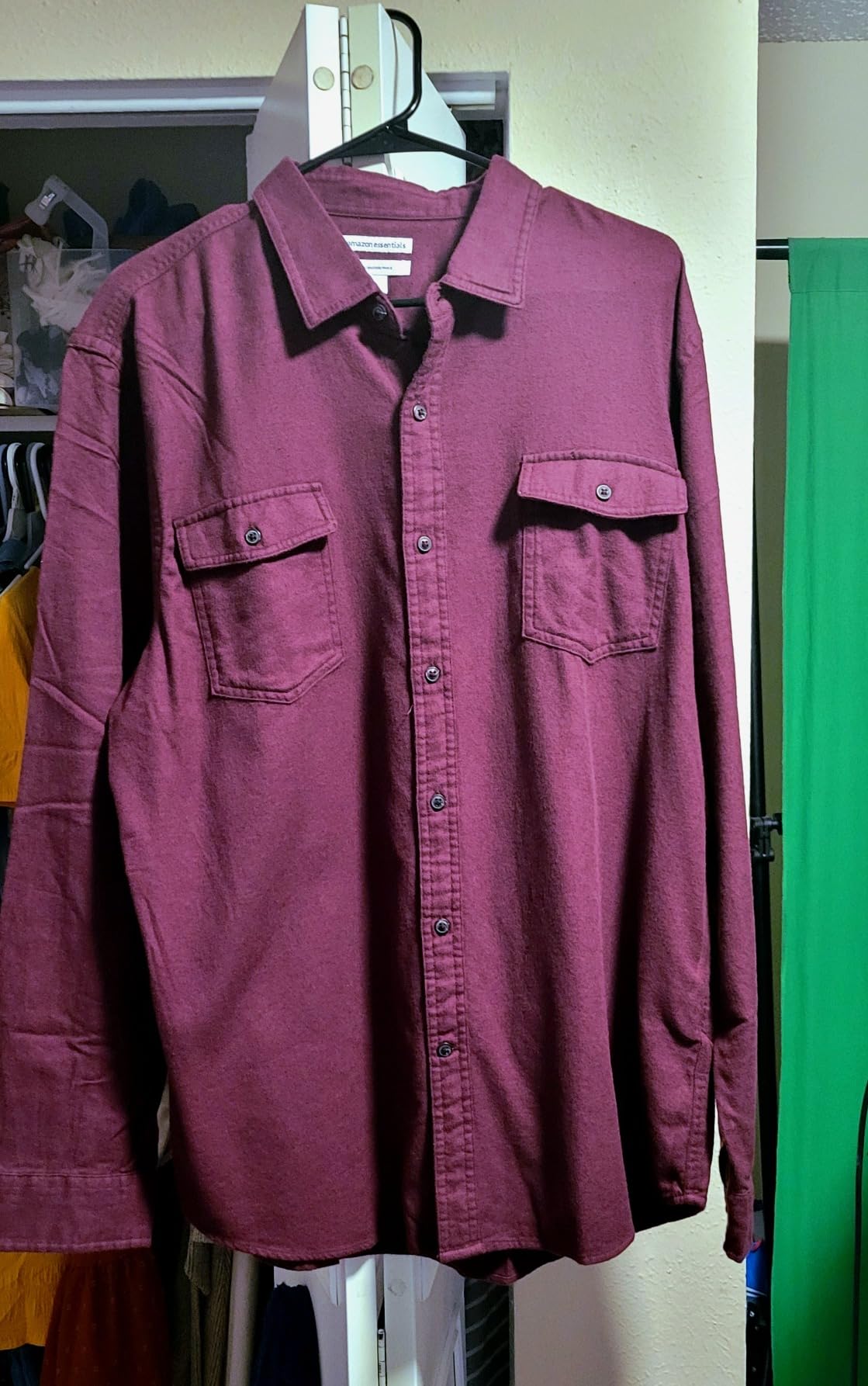 Amazon Essentials Men's Slim-Fit Flannel Long-Sleeve Shirt, Two-Pocket, Plaid customer photo 1