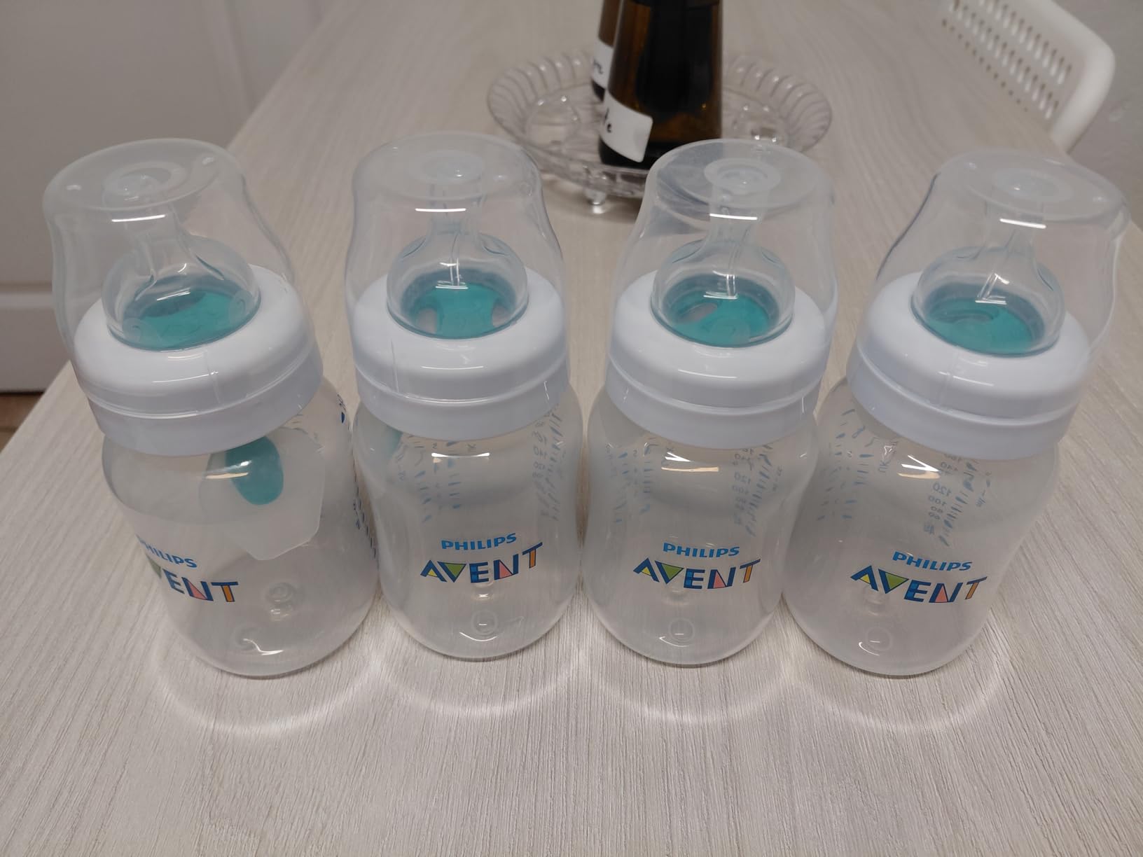 Philips Avent Anti-Colic Baby Bottle with AirFree Vent, Slow Flow, 4 oz customer photo 1