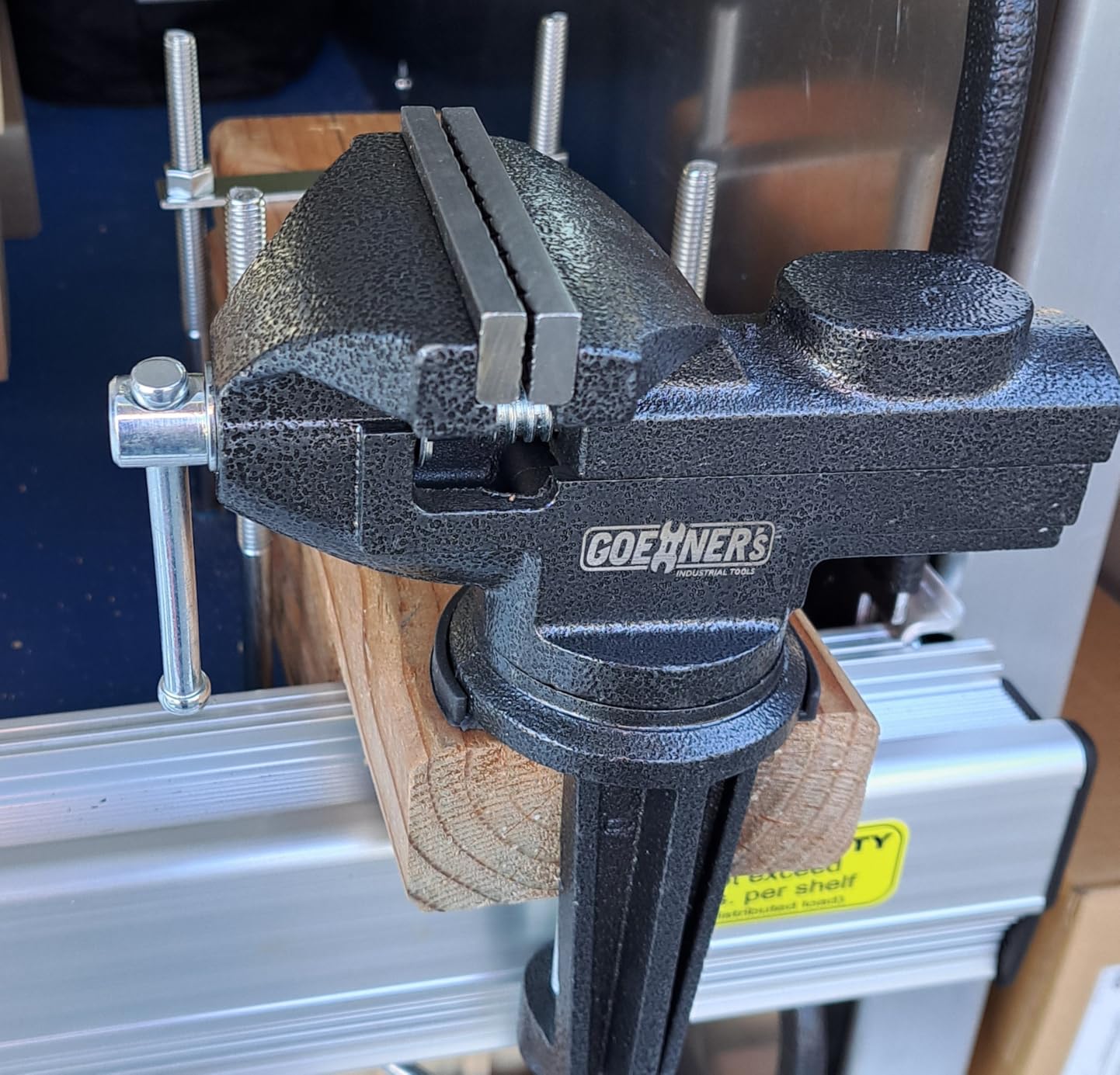 Table Vise or Bench Vise 3.2 Inch, 360° Swivel Clamp-On Vise Portable Home Vice with Large Anvil for Woodworking, Cutting Conduit, Drilling, Metalworking customer photo 1