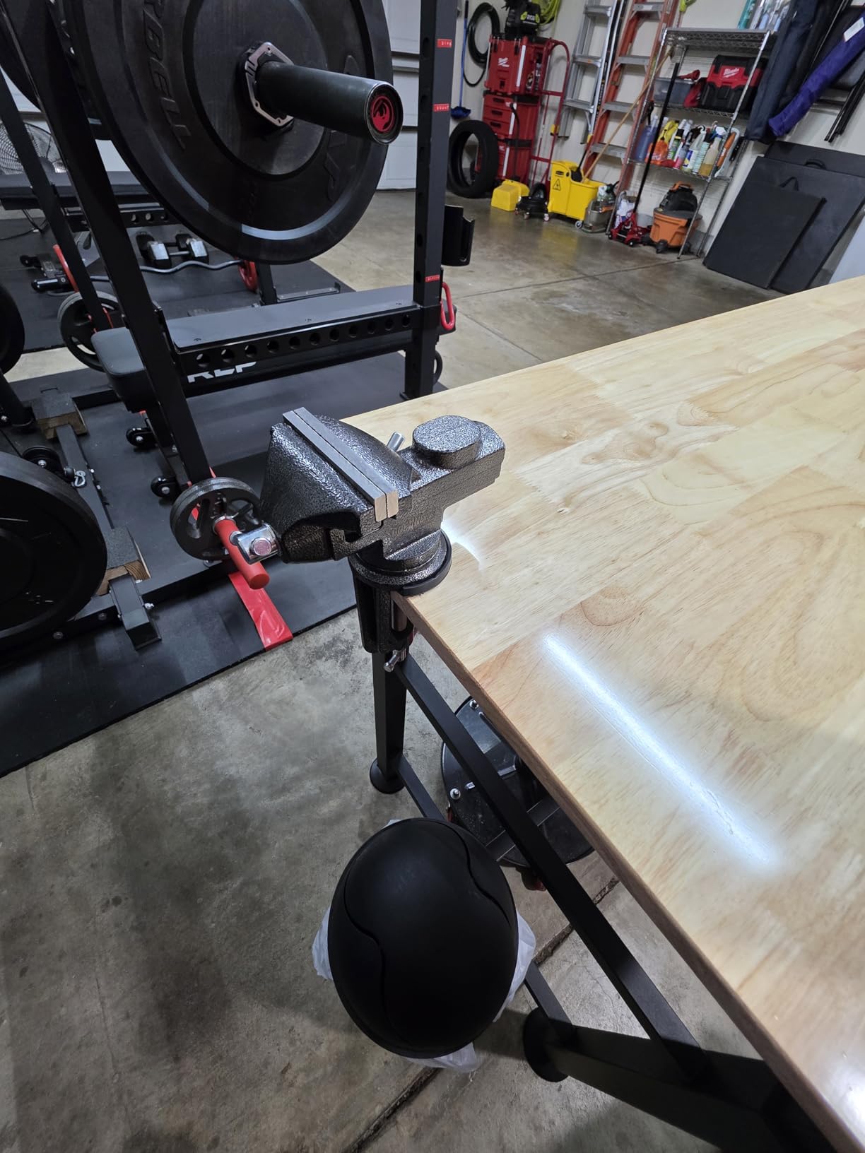 Table Vise or Bench Vise 3.2 Inch, 360° Swivel Clamp-On Vise Portable Home Vice with Large Anvil for Woodworking, Cutting Conduit, Drilling, Metalworking customer photo 2