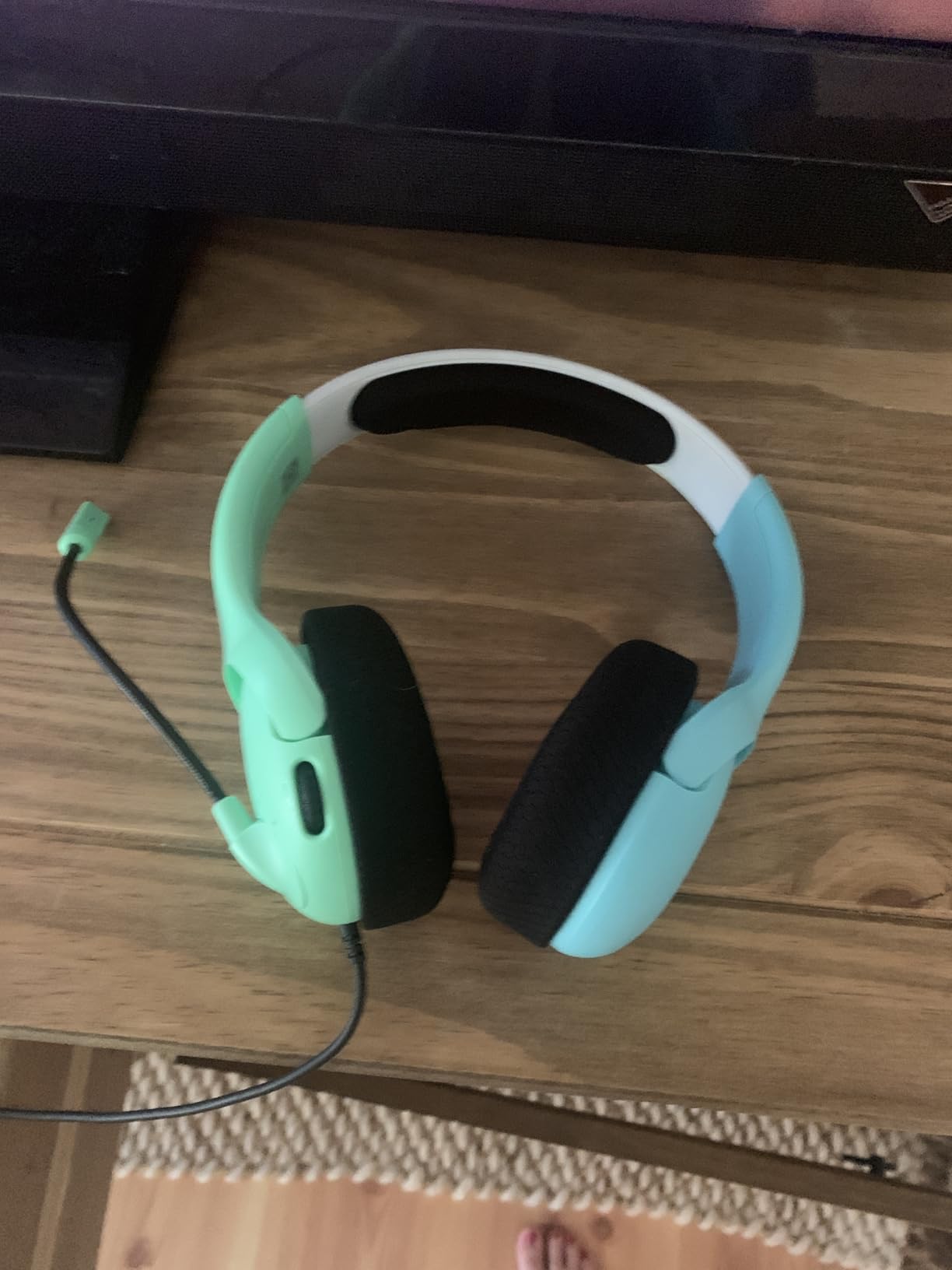 PDP Gaming LVL40 Stereo Headset with Mic for Nintendo Switch/Switch Lite/OLED - Wired Power Noise Cancelling Microphone, Lightweight, Soft Comfort On Ear Headphones (Animal Crossing Blue & Green) customer photo 1