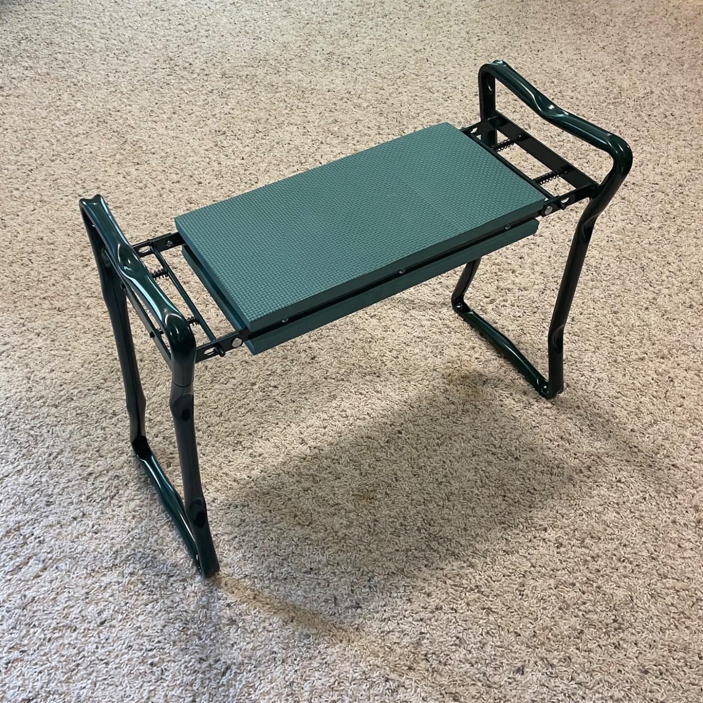 KVR Upgraded Garden Kneeler and Seat with Thicken & Widen Soft Kneeling Pad,Heavy Duty Foldable Gardener Stool with 2 Tool Pouches,Gardening Gifts for Women Mom Men Seniors¡­… customer photo 1