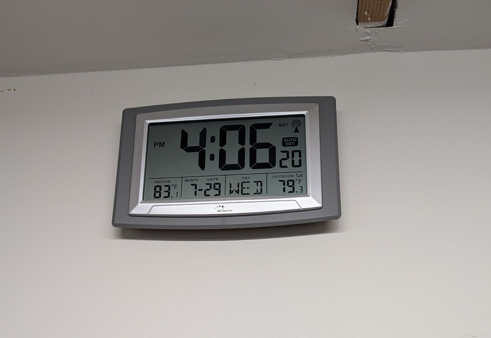 WallarGe Atomic Clock 12.5 Inch Self-Setting Digital Wall Clock customer photo 1