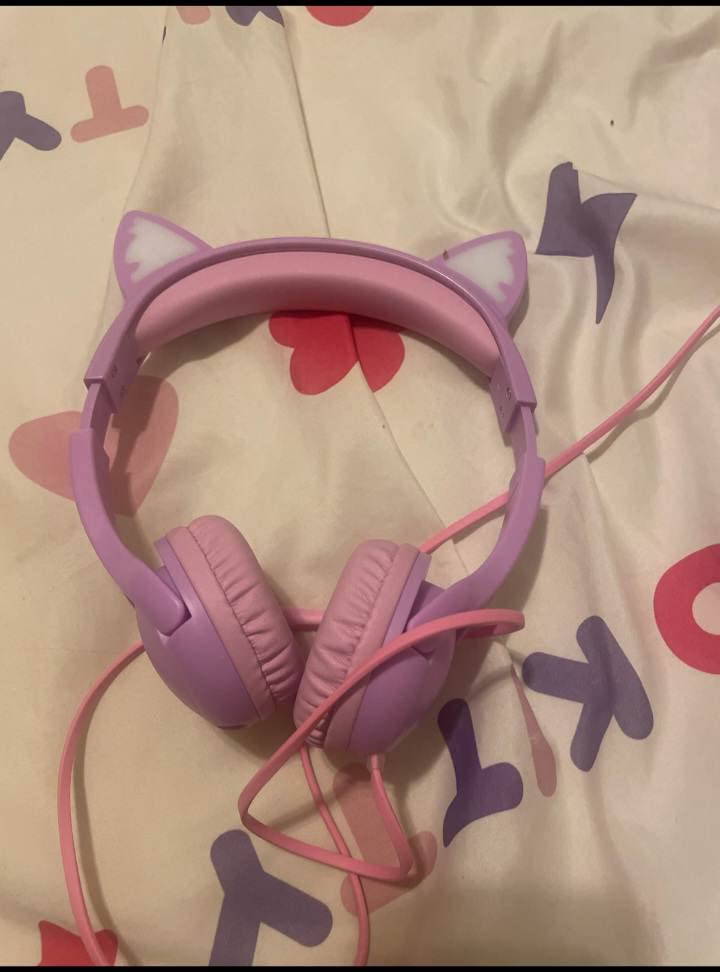 Olyre Kids Wired Headphones LED Light-Up Cat Ears Headset, Dual Audio Jack customer photo 1