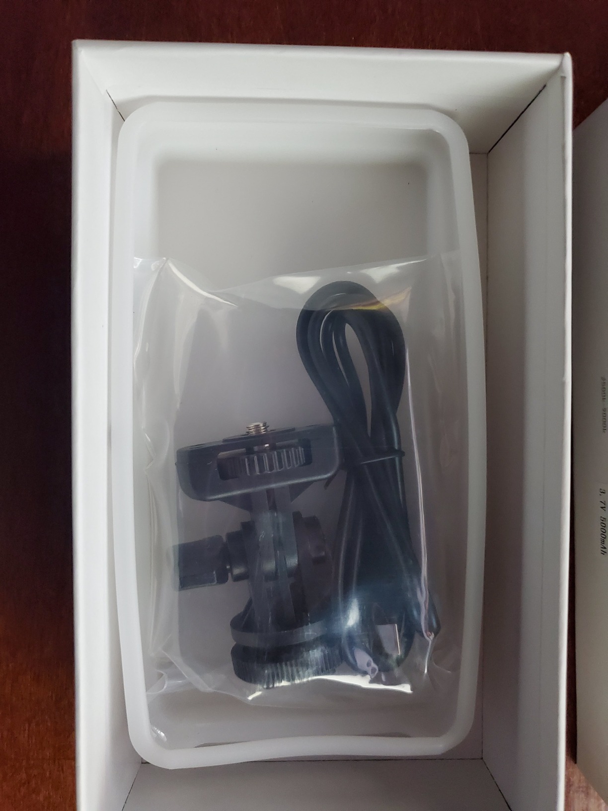 Ulanzi VL200 Bi-Color LED Video Light On-Camera,5000mAh 2500-9000K CRI≥95 customer photo 1