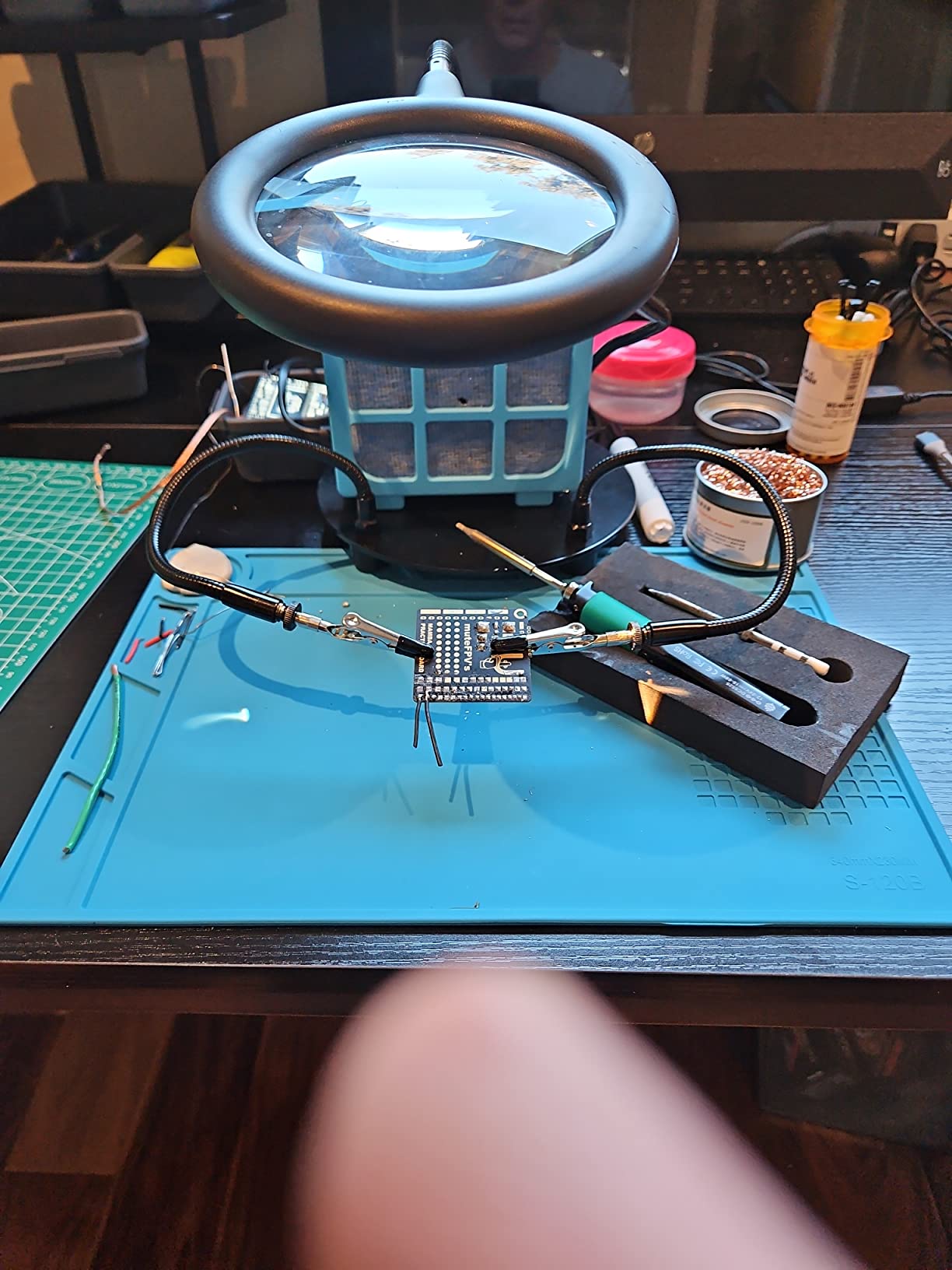XYK Helping Hands Soldering Station with 3X Magnifying Glass with light, 4 Flexible Helping Hand Arms Magnifier and Third Hand Soldering Tool for Electronic Repair Soldering Jewelry Crafts customer photo 1