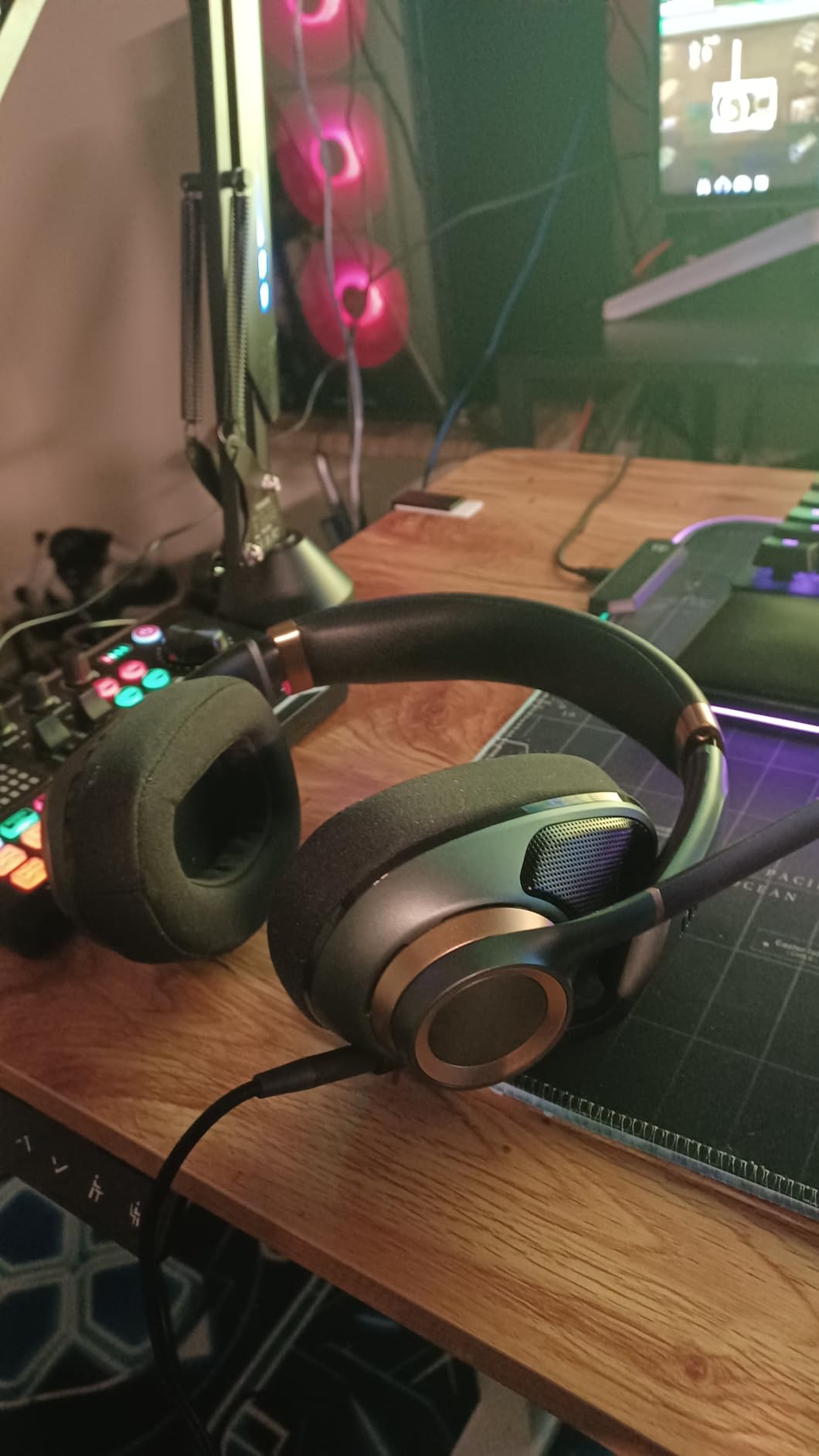 EPOS H6Pro Open Acoustic Gaming with Mic – Immersive Sound, Lightweight Comfort, and Durable Design – Works with Xbox, PS4/PS5 & PC/Windows – Green customer photo 2