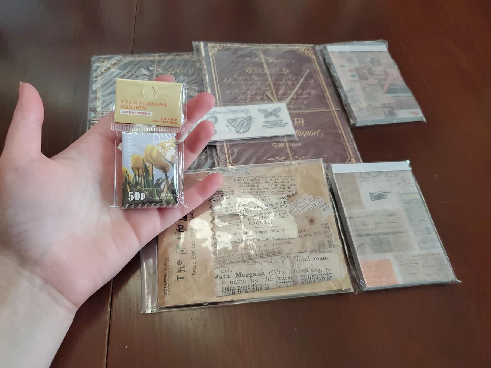 GNILLKO 445 PCS Vintage Scrapbook Supplies Kit customer photo 2