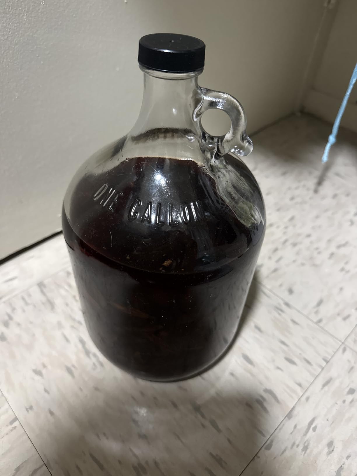 North Mountain Supply Glass Fermenting Jug, 1 Gallon, with Rubber Stopper customer photo 1