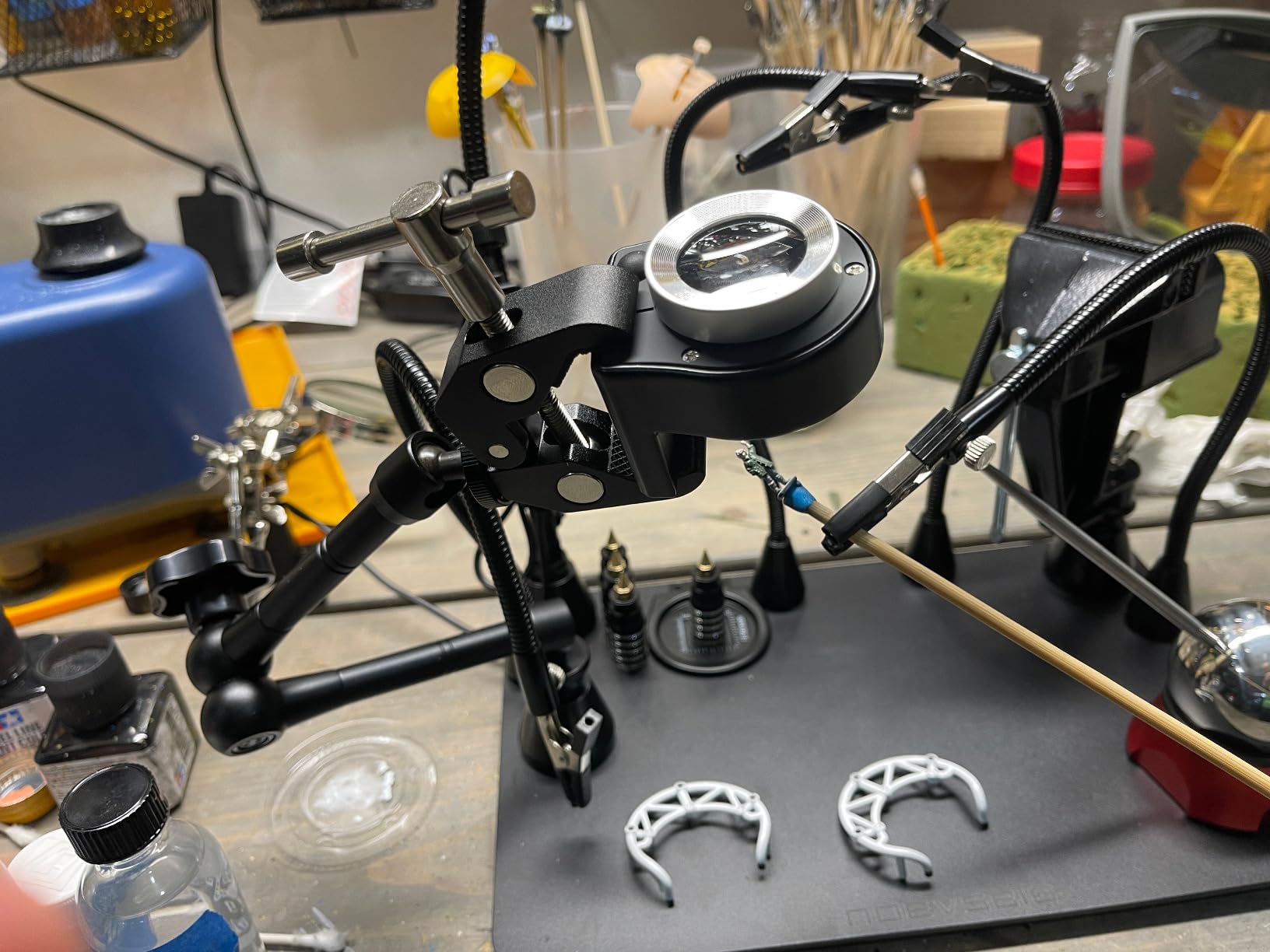 Magnetic Helping Hands Soldering Third Hand, PCB Circuit Board Holder with 3X LED Magnifying Lamp, 360 Hot Air Gun Holder, Extra Large & Heavy Duty Base Plate | Flexible Arms for Soldering Station customer photo 1