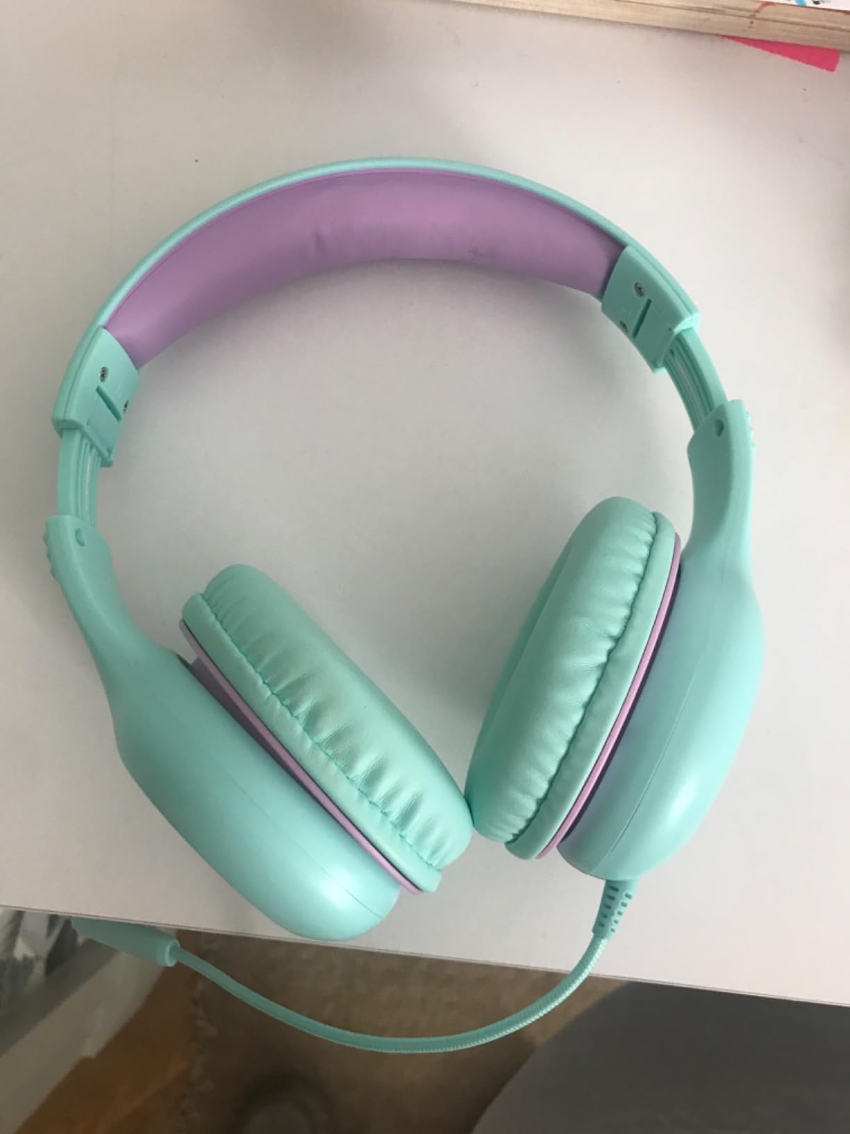 Nabevi Kids Headphones with Cord, Over-Ear Headphones for Kids with Microphone, 85/94dB Volume Limit, Headset for Kid Boys Girls with Shareport, Wired Toddler Headphone for School/Tablet/iPad/Travel customer photo 2