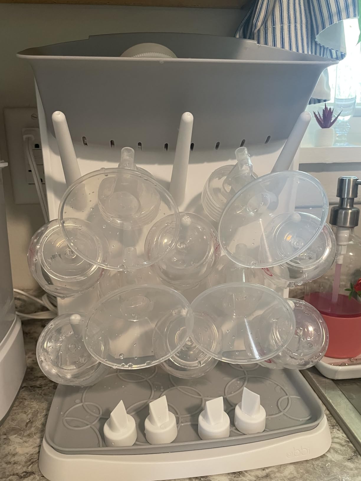 Ubbi Vertical Baby Bottle Drying Rack, Space Saving Countertop Bottle Dryer customer photo 1