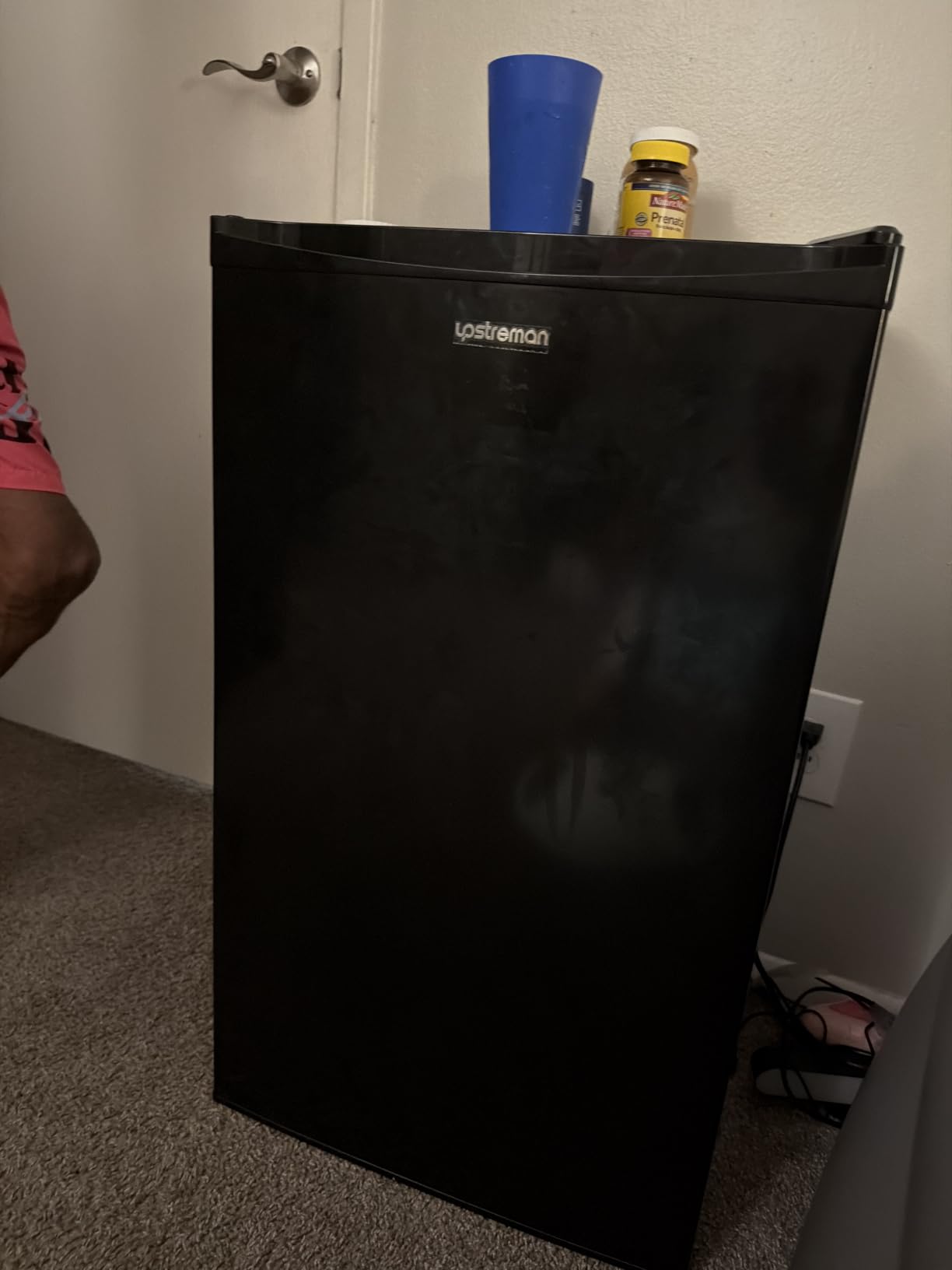 Upstreman 3.2 Cu.Ft Mini Fridge with Freezer, Black-BR321 customer photo 1