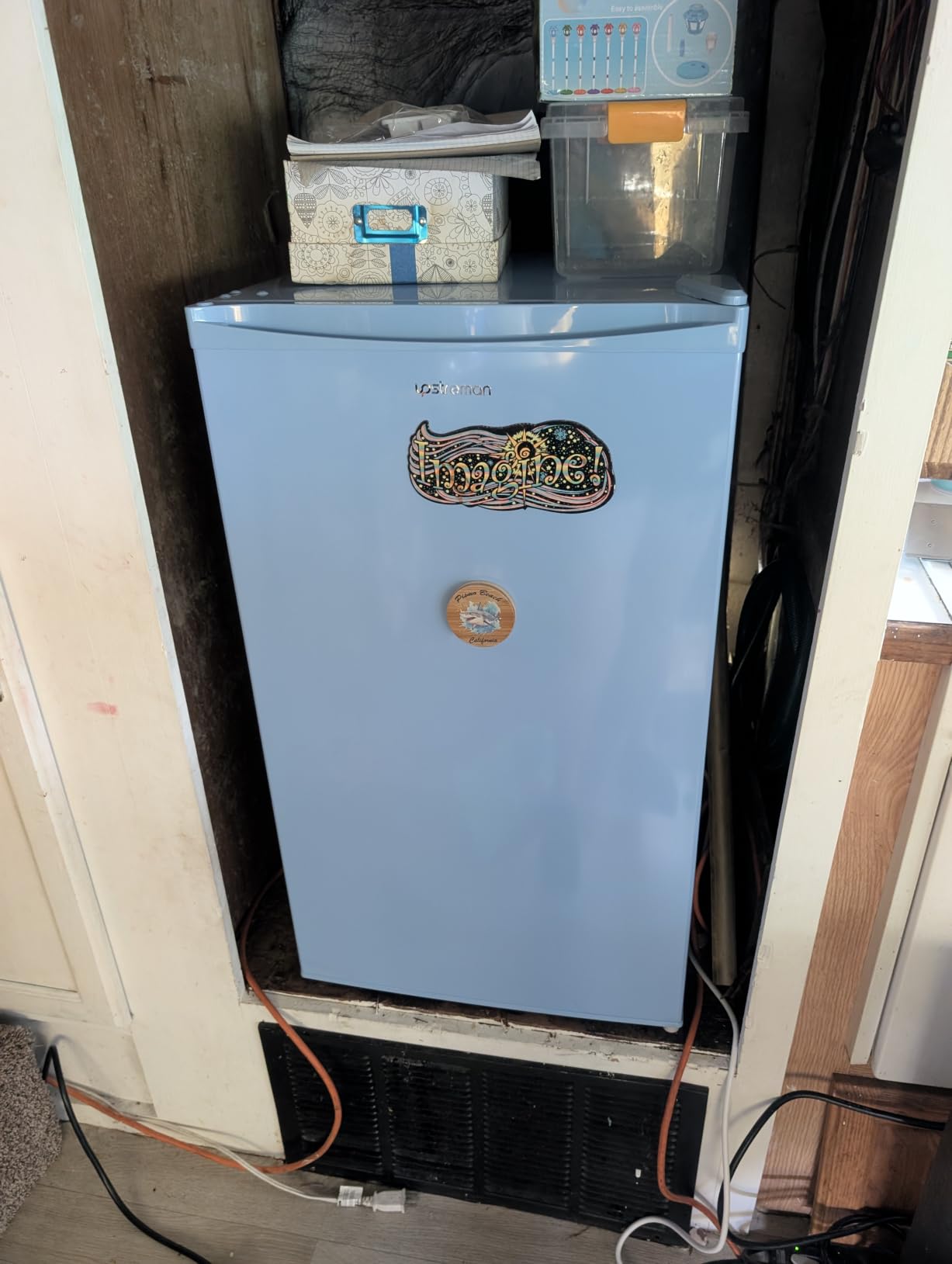 Upstreman 3.2 Cu.Ft Mini Fridge with Freezer, Black-BR321 customer photo 2