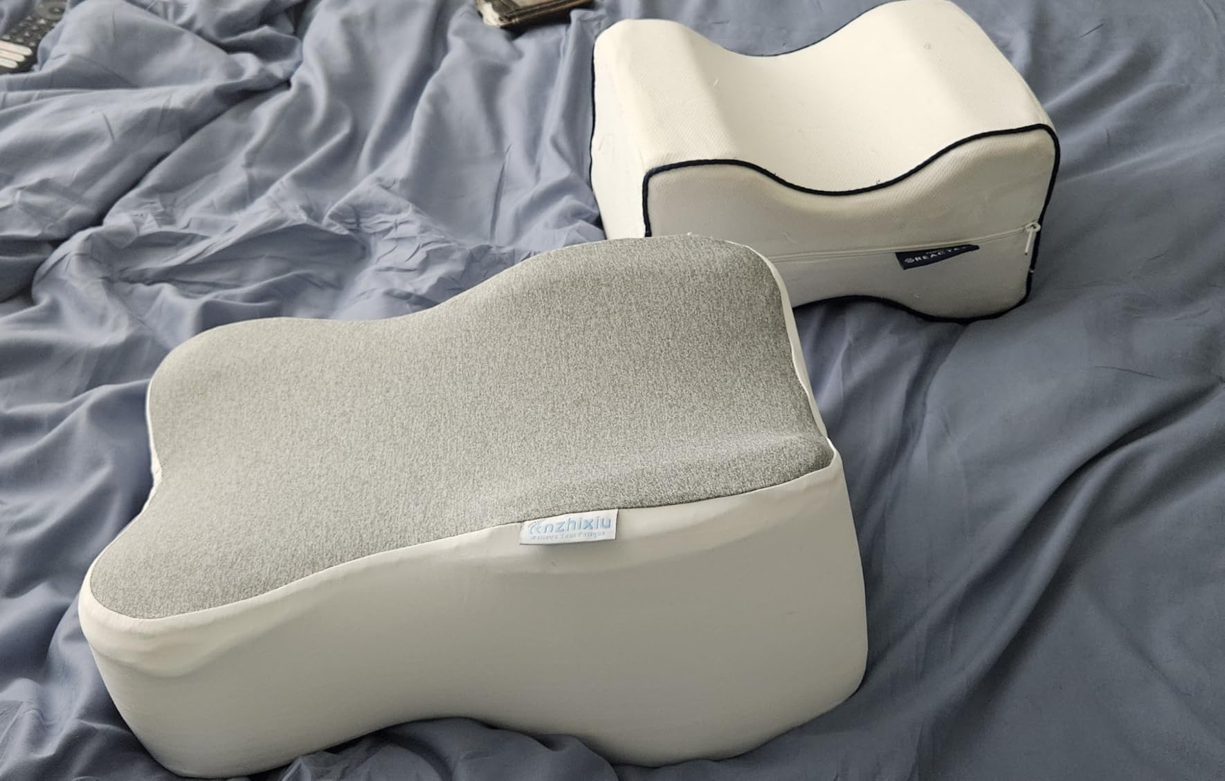 Long Knee Pillow for Side Sleepers Separates Full Thighs for Alignment | Memory Foam Leg Pillow for Knees, Hips, Back Pain Relief When Side Sleeping Spine Alignment Support for Knee Surgery Recovery customer photo 1