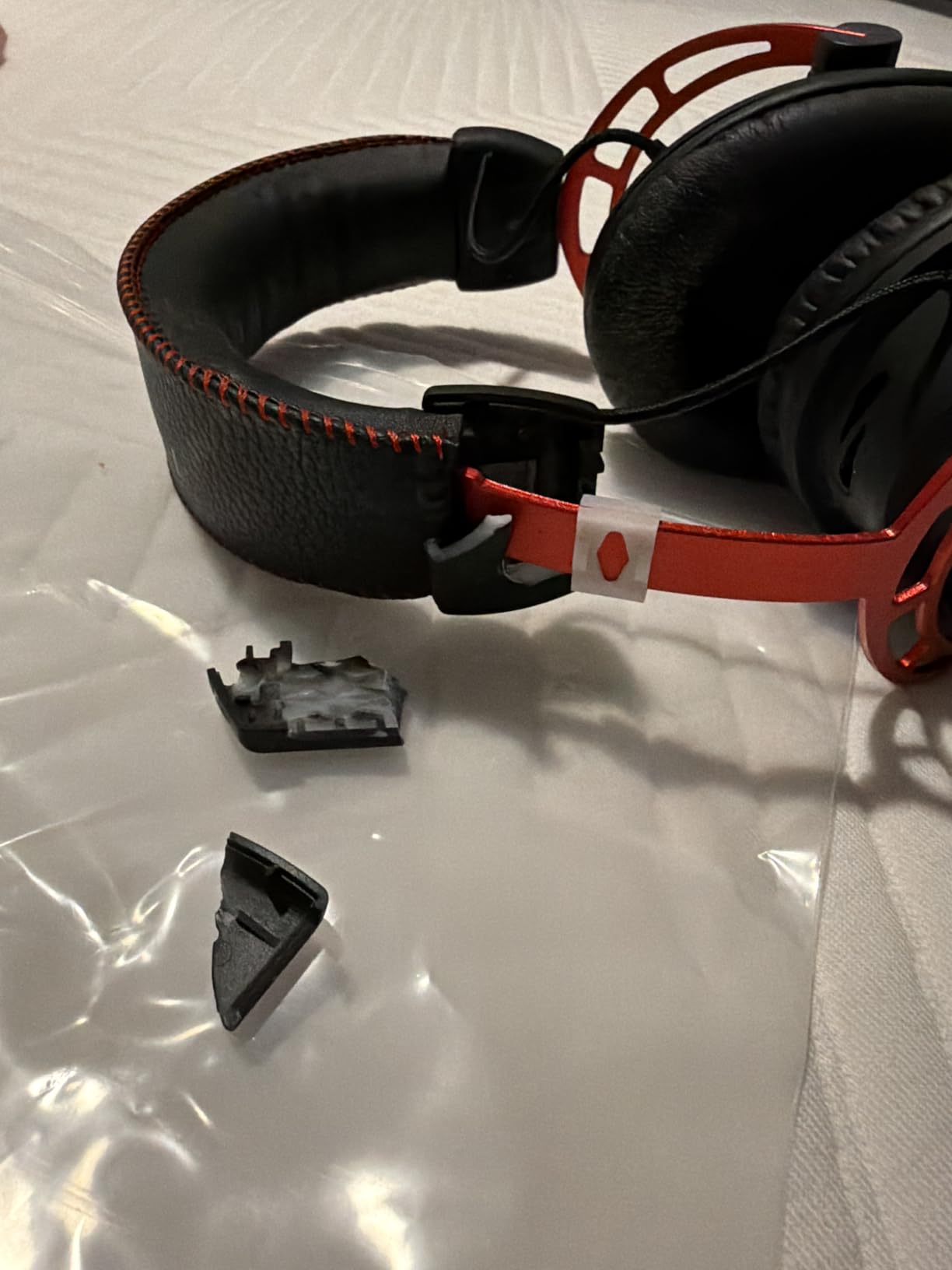 HyperX Cloud Alpha Wireless - Gaming Headset for PC, 300-hour battery life, DTS Headphone:X Spatial Audio, Memory foam, Dual Chamber Drivers, Noise-canceling mic, Durable aluminum frame, Red customer photo 2