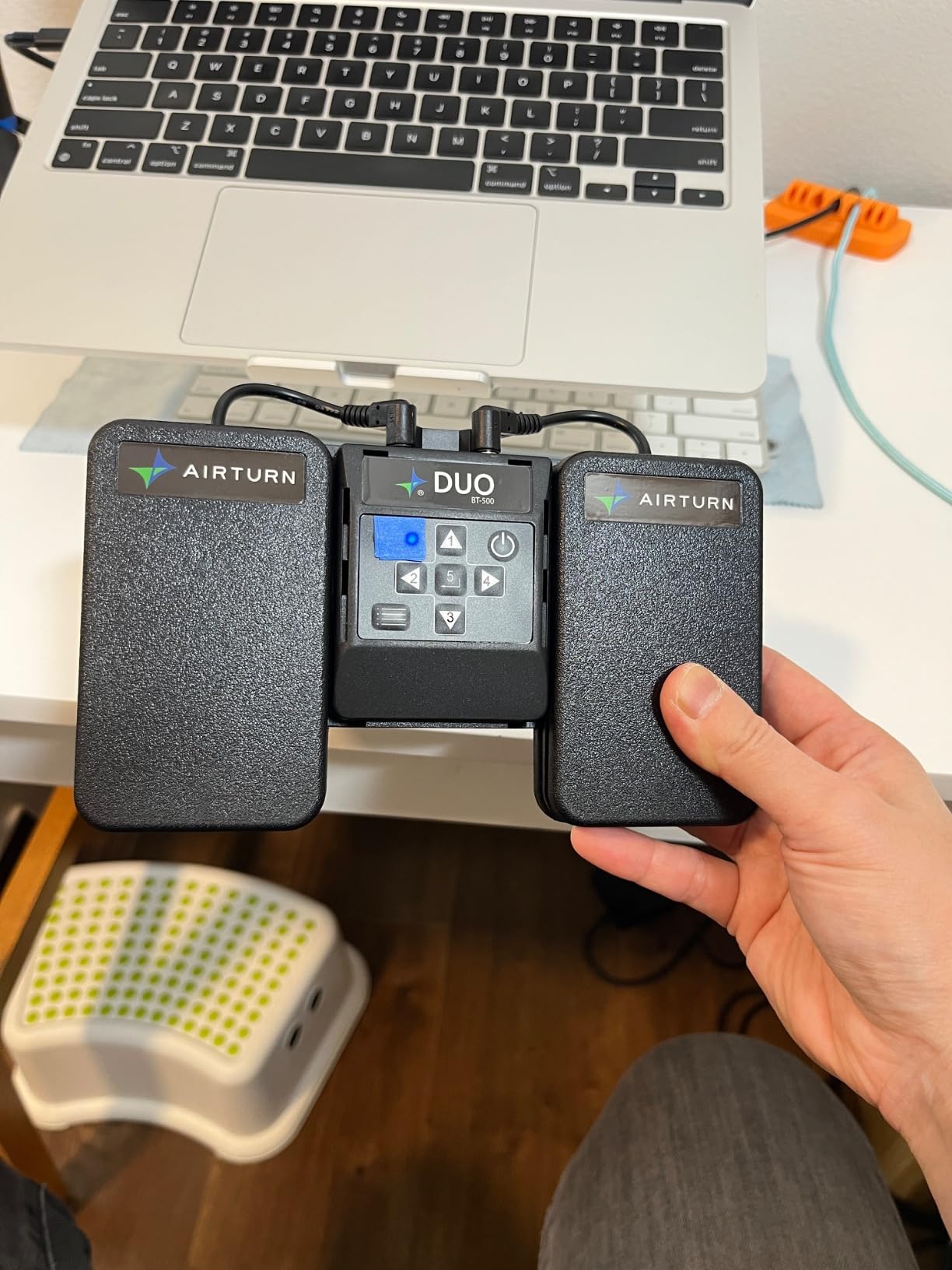 AirTurn DUO500 Silent Bluetooth Pedal Page Turner customer photo 2
