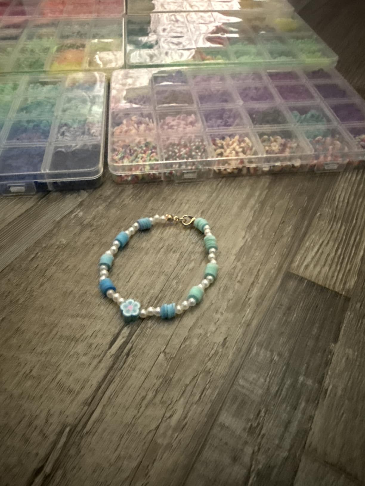 Redtwo 5100 Clay Beads Bracelet Making Kit, Flat Preppy Beads for Friendship Jewelry Making,Polymer Heishi Beads with Charms Gifts for Teen Girls Crafts for Girls Ages 8-12 customer photo 1