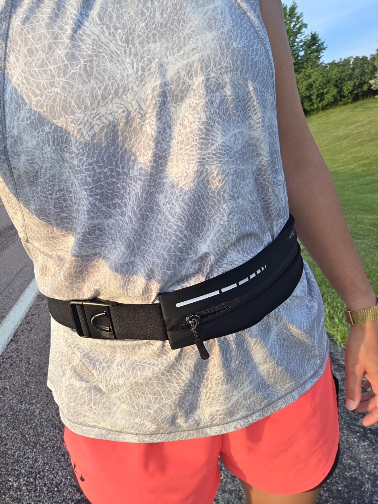 AIKENDO Slim Running Belt for Women Men,Runners Fanny Pack Phone Holder customer photo 1