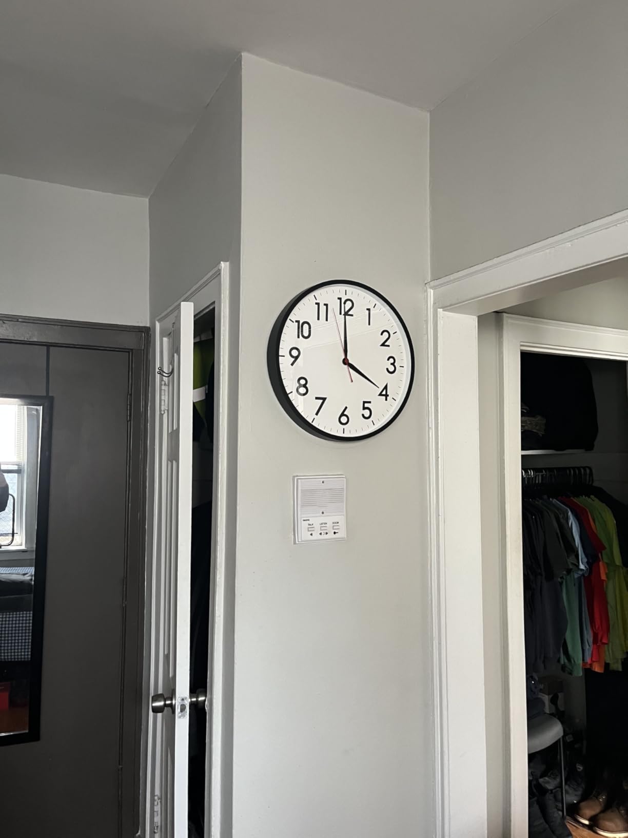 AKCISOT 10 Inch Wall Clock, Silent Battery Operated Analog Clock, Black customer photo 1