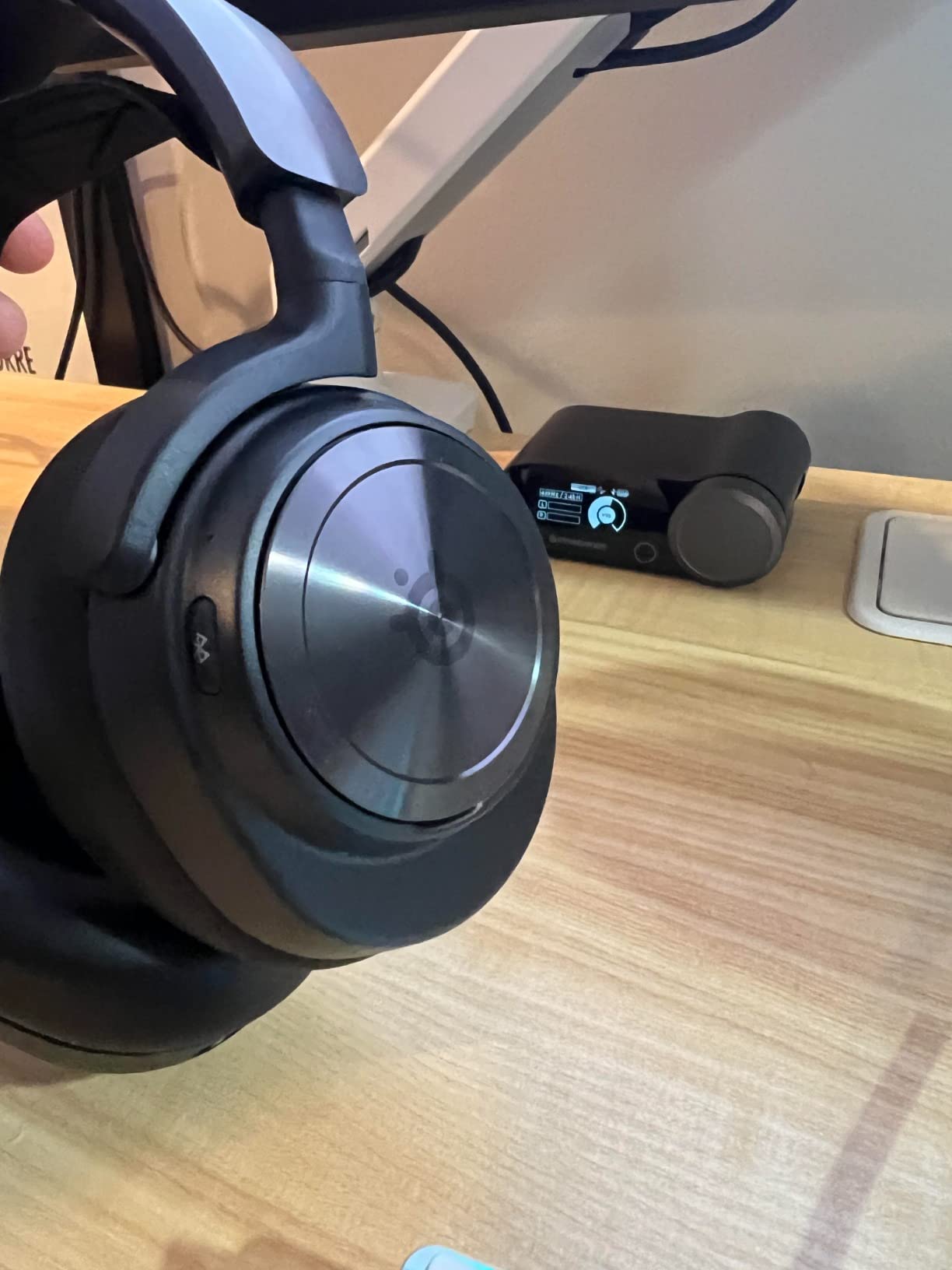SteelSeries Arctis Nova Pro Wireless Xbox Multi-System Gaming Headset - Premium Hi-Fi Drivers - Active Noise Cancellation Infinity Power System - Stealth Mic - Xbox, PC, PS5, PS4, Switch, Mobile customer photo 2