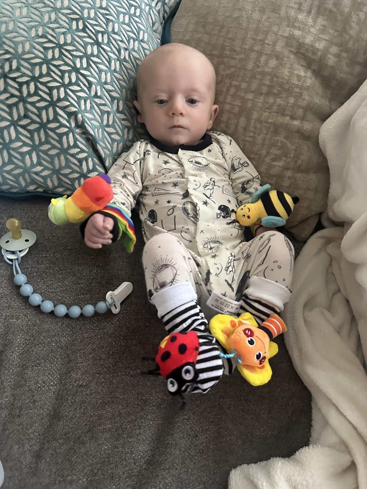 Infinno Wrist Rattles and Foot Finder Socks Set, Baby Toys for 0-12 Months customer photo 2