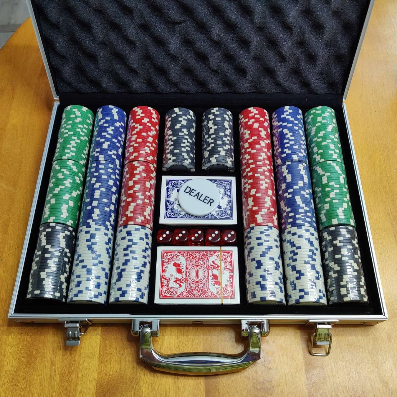 Comie Poker Chips,500PCS Poker Chip Set with Aluminum Travel Case,11.5 Gram Poker Set for Texas Holdem Blackjack Gambling customer photo 1