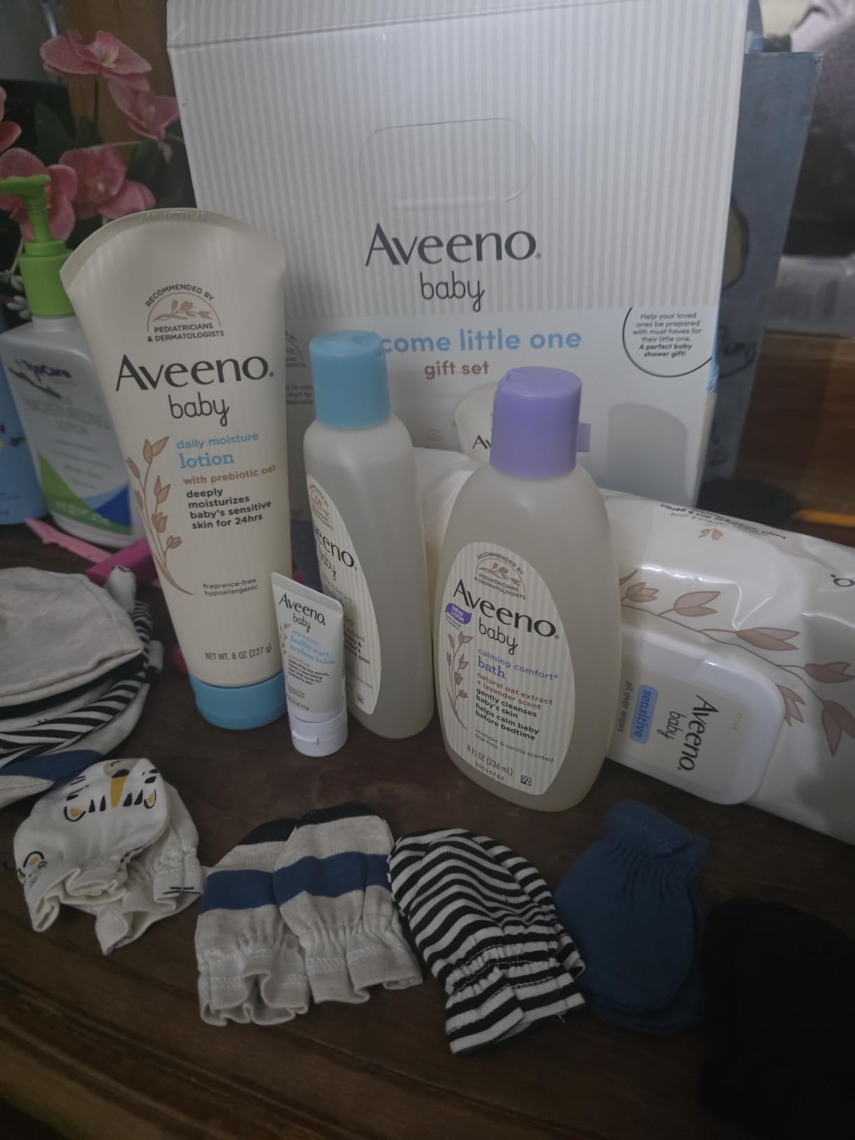 Aveeno Baby Welcome Little One Gift Set, Baby Essentials Set, 5 Items customer photo 1