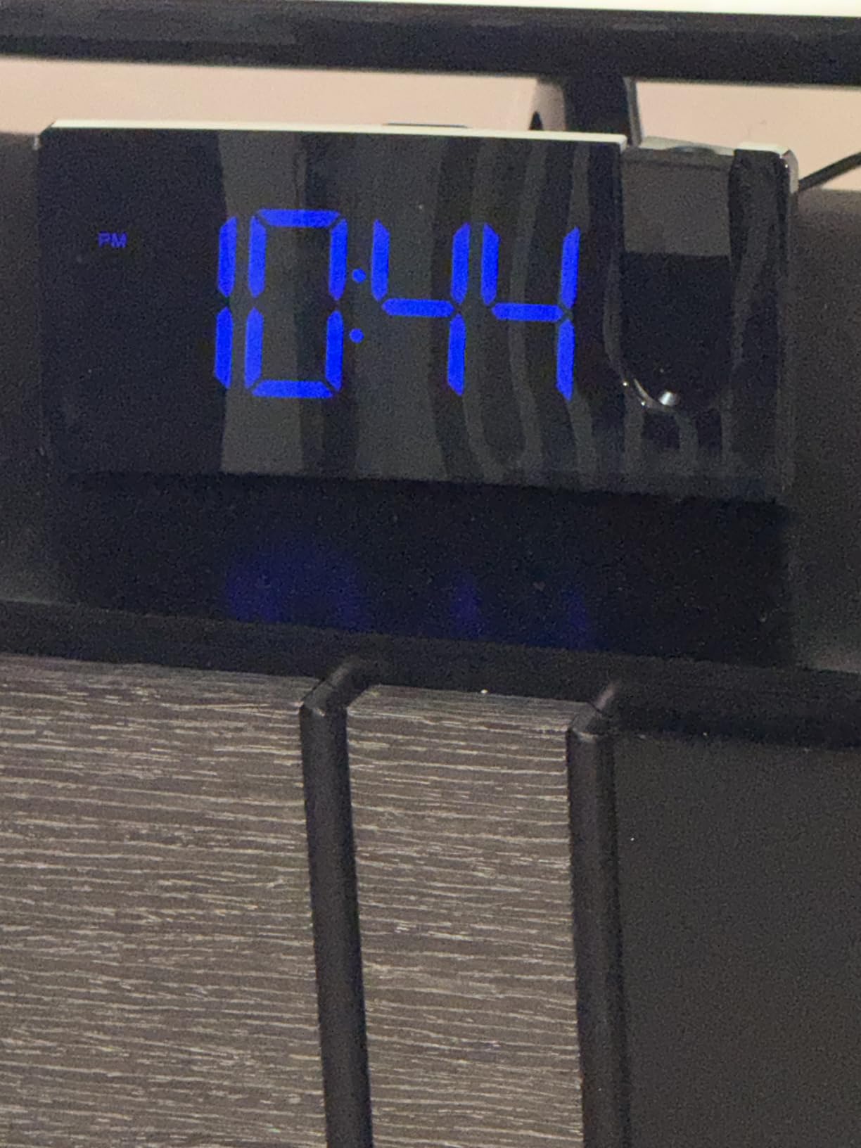 GOLOZA Projection Alarm Clock, Digital Clock with Modern Curved Design | 180° Rotatable Projector, 3-Level Brightness, Blue LED Display, Progressive Volume, 9mins Snooze, 12/24H, for Bedroom customer photo 2