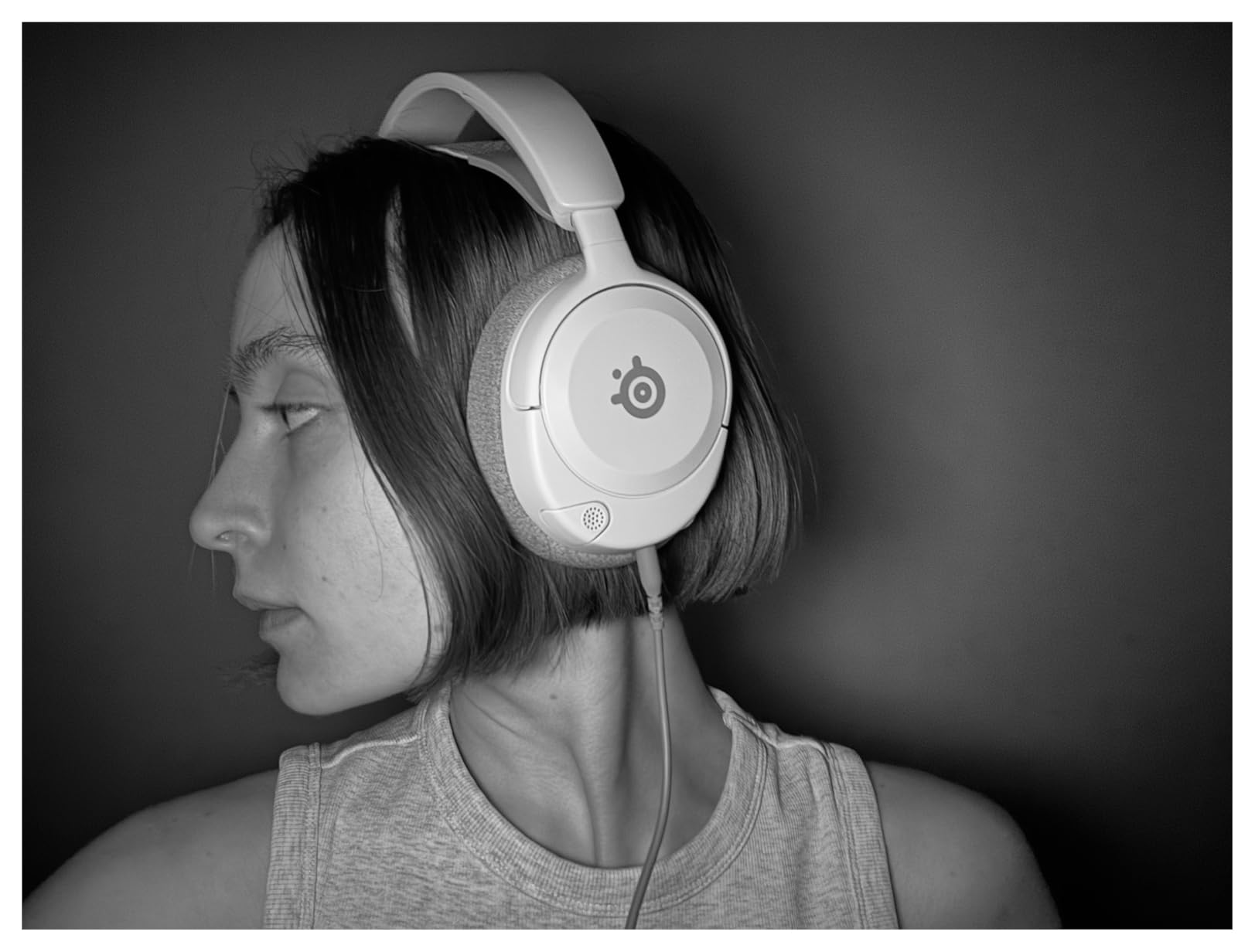 SteelSeries Arctis Nova 1 Multi-System Gaming Headset — Hi-Fi Drivers — 360° Spatial Audio — Comfort Design — Durable — Ultra Lightweight — Noise-Cancelling Mic — PC, PS5/PS4, Switch, Xbox - Black customer photo 1
