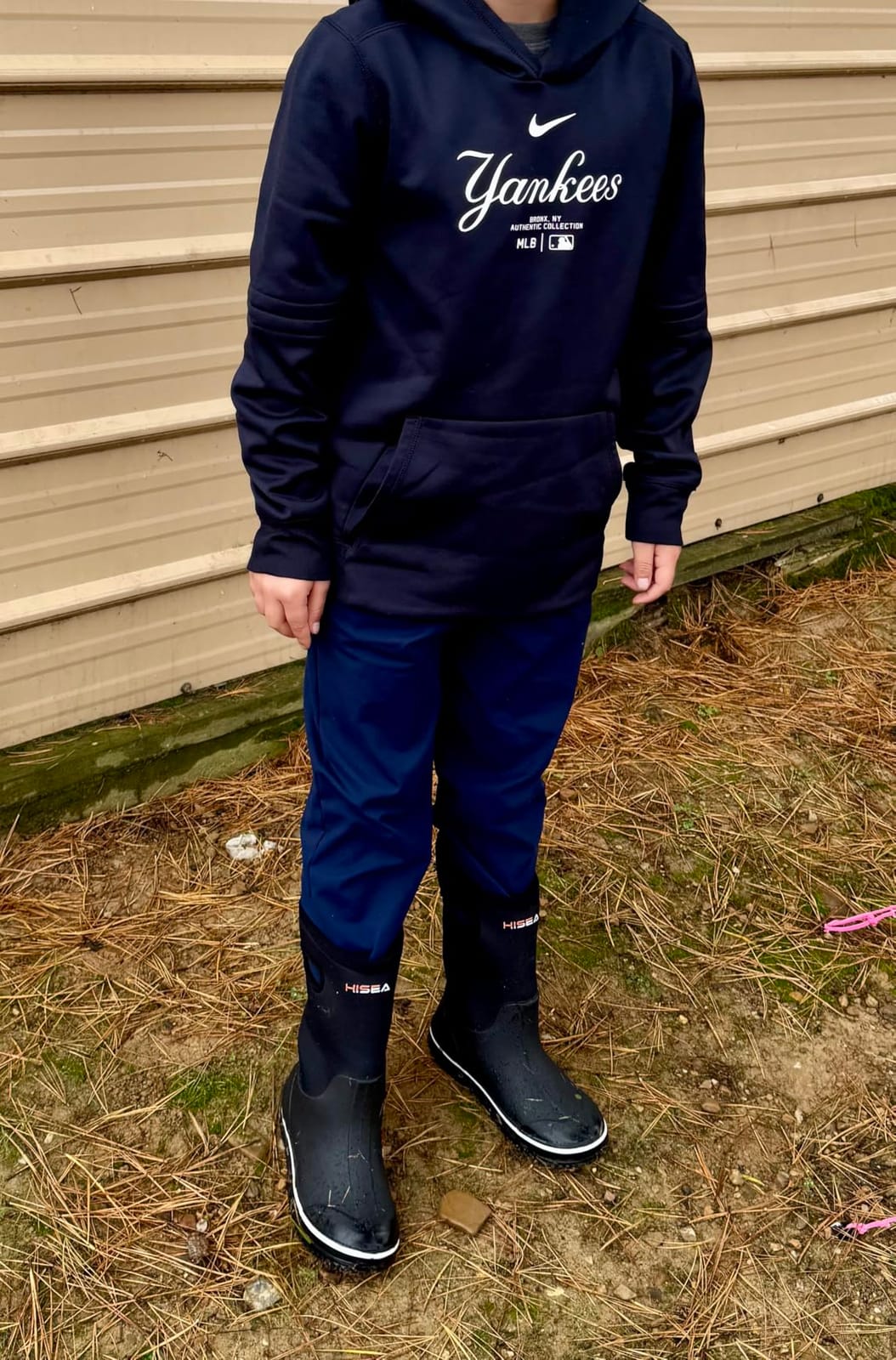 HISEA Kids Rain Boots for Boys Girls Rubber Mud Boots with Easy-On Handles customer photo 2