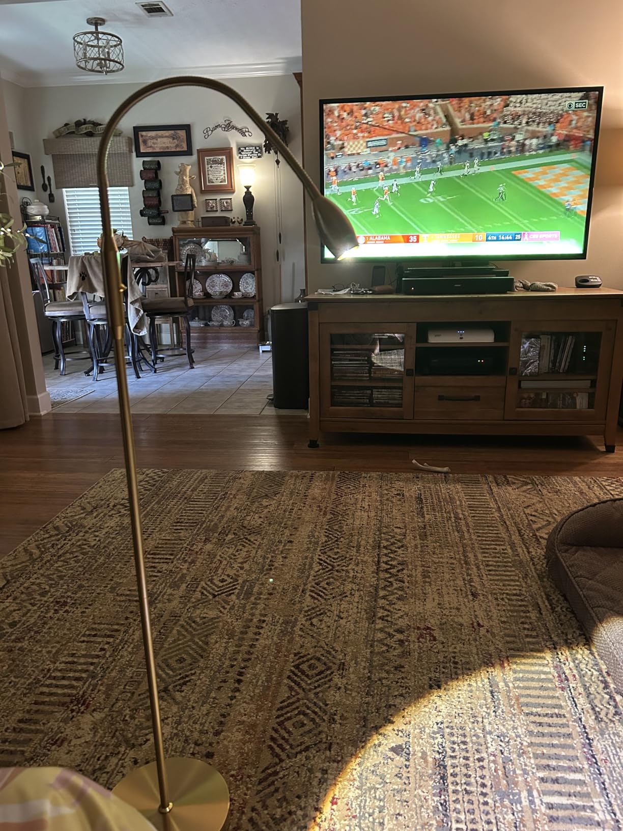 O’Bright Ray – Adjustable LED Beam Floor Lamp, Dimmable and Zoomable Spotlight, Flexible Gooseneck, Reading/Crafting Standing Lamp, Work Table Light, Antique Brass customer photo 1