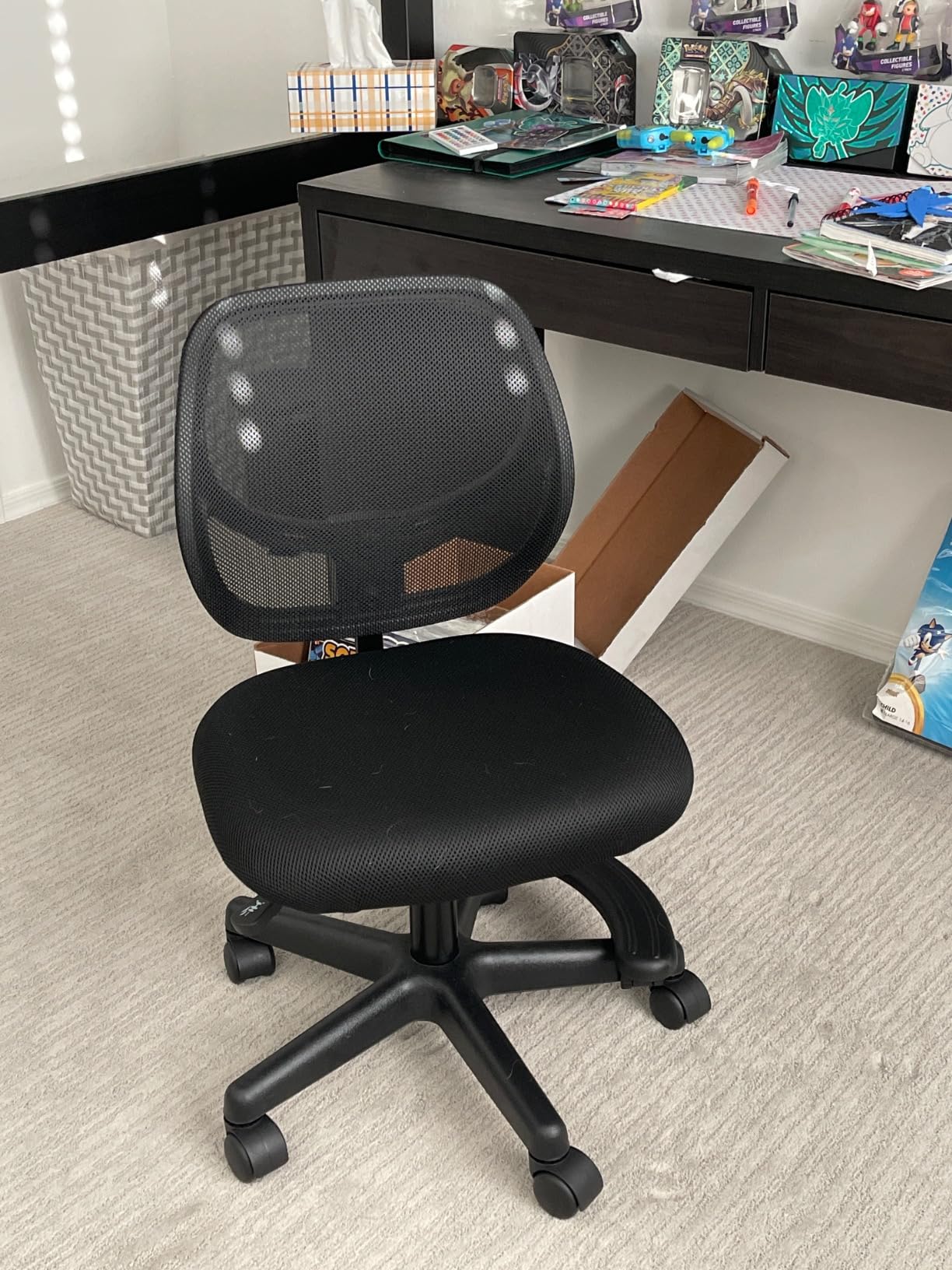 Amazon Basics Kids Adjustable Height Mesh Low-Back Swivel Desk Chair with Footrest, Rolling Study Chair, Armless, Blue customer photo 2
